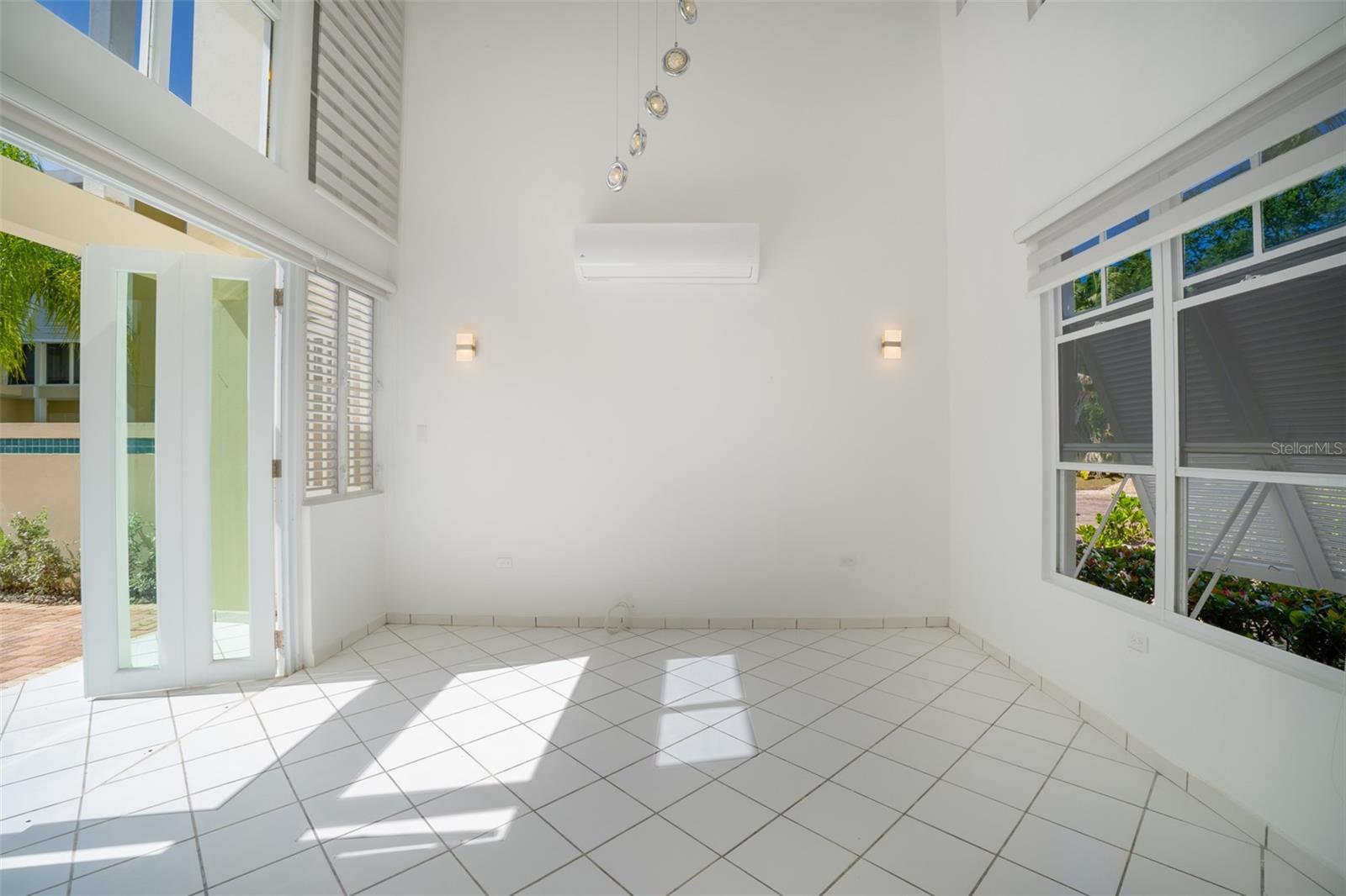 The Clusters WHITE SANDS LANE #33