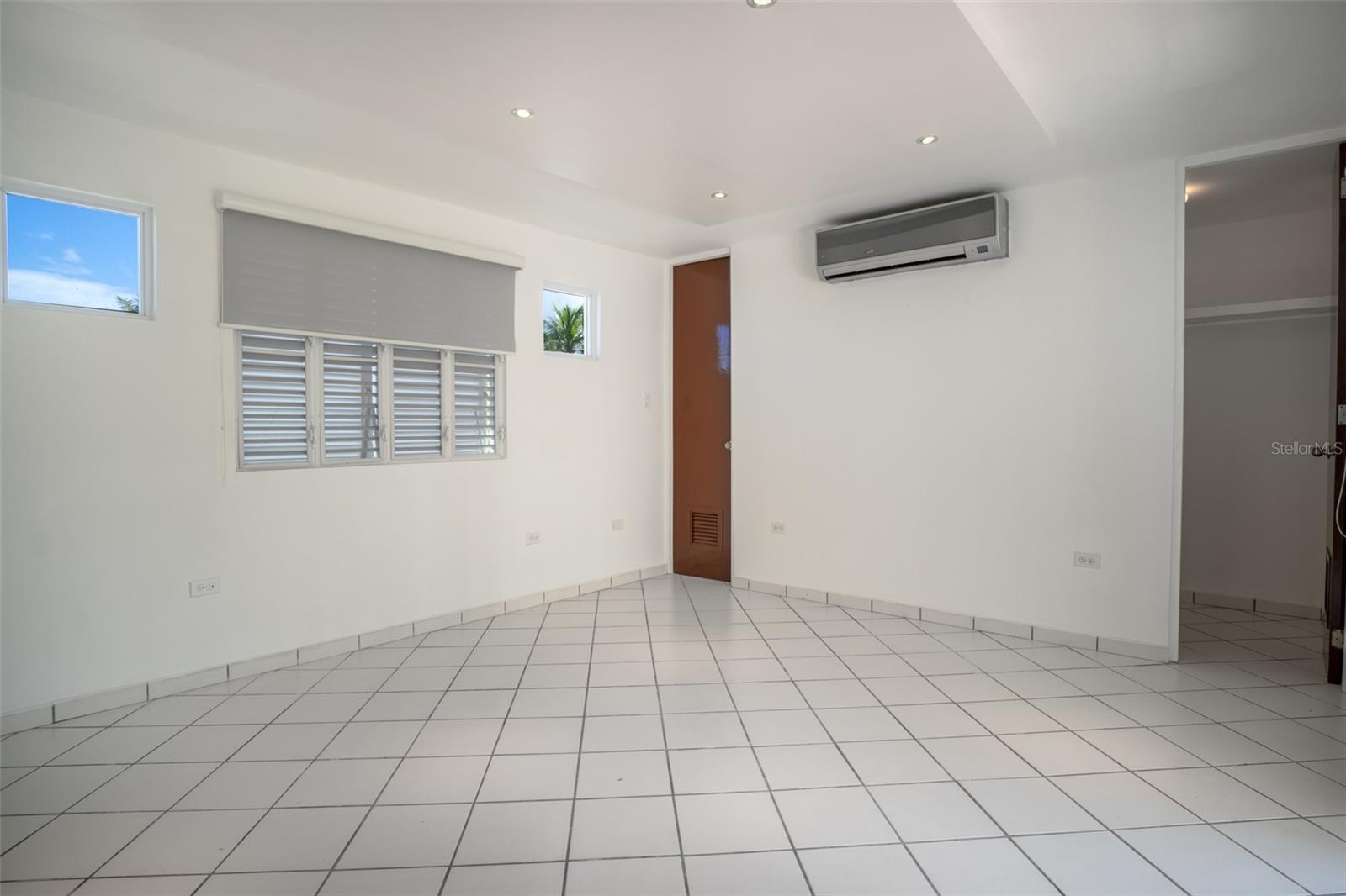 The Clusters WHITE SANDS LANE #33