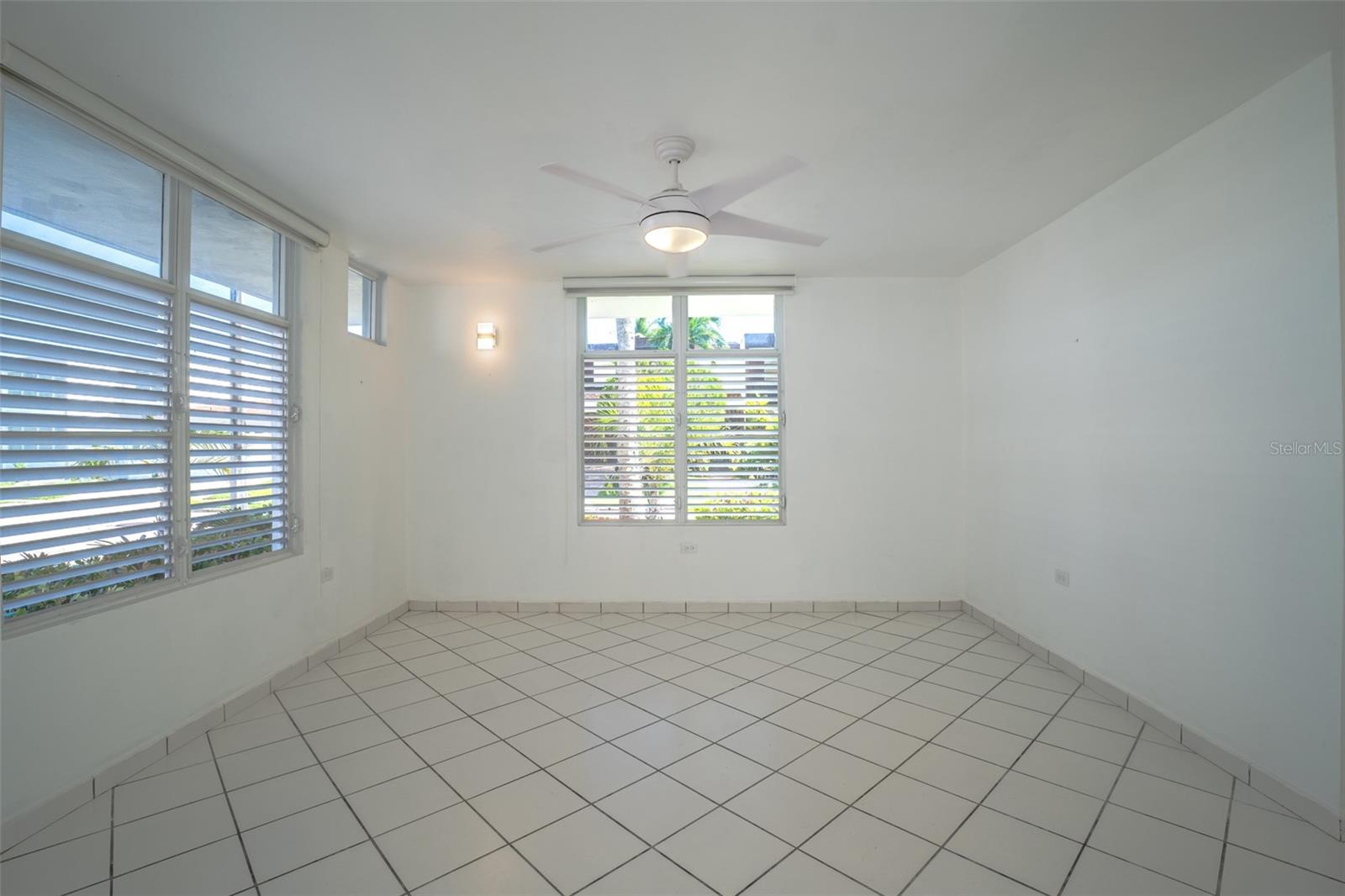 The Clusters WHITE SANDS LANE #33