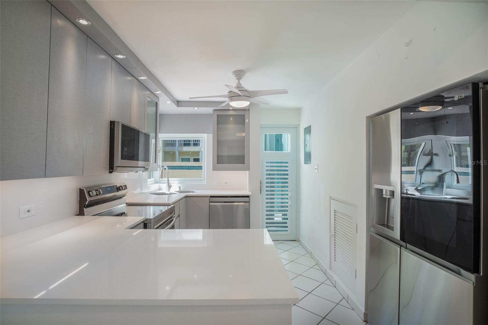 The Clusters WHITE SANDS LANE #33