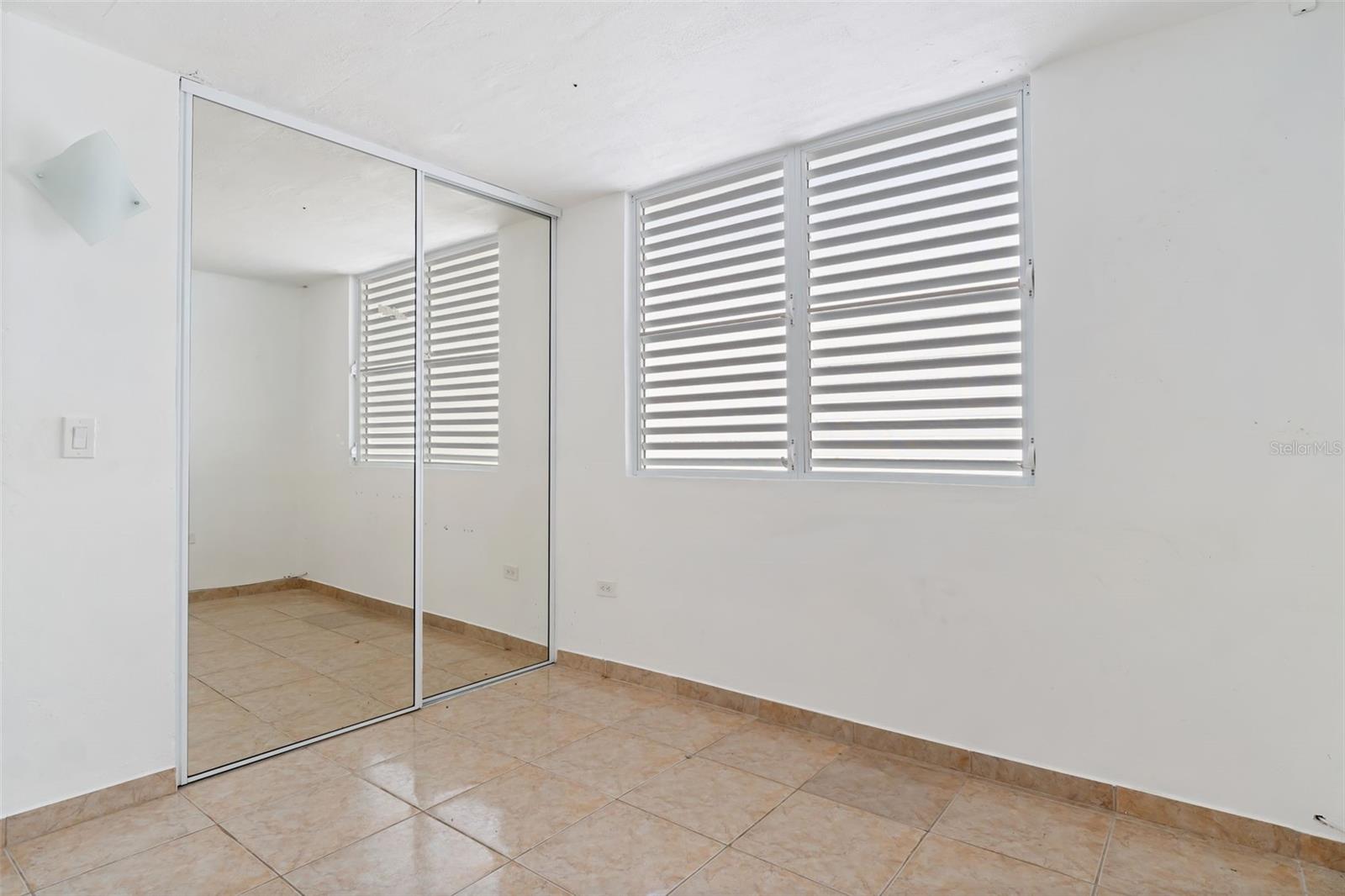 Almendro LOS COLOBOS PARK #AA27