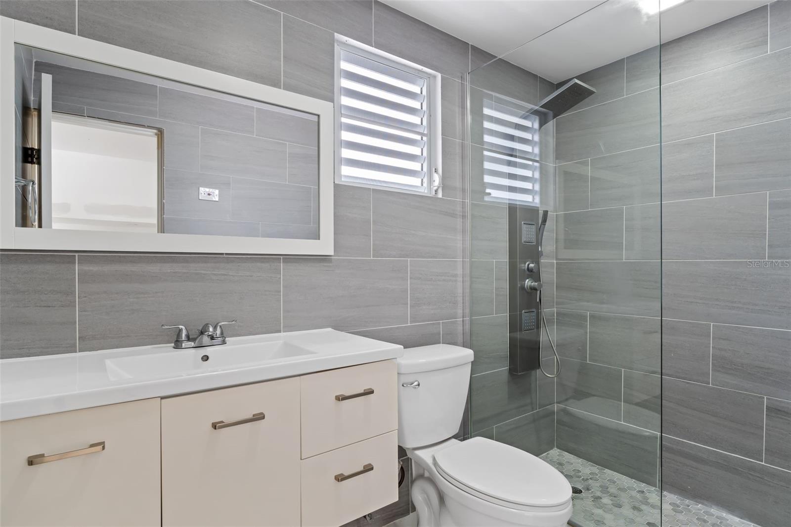 Almendro LOS COLOBOS PARK #AA27