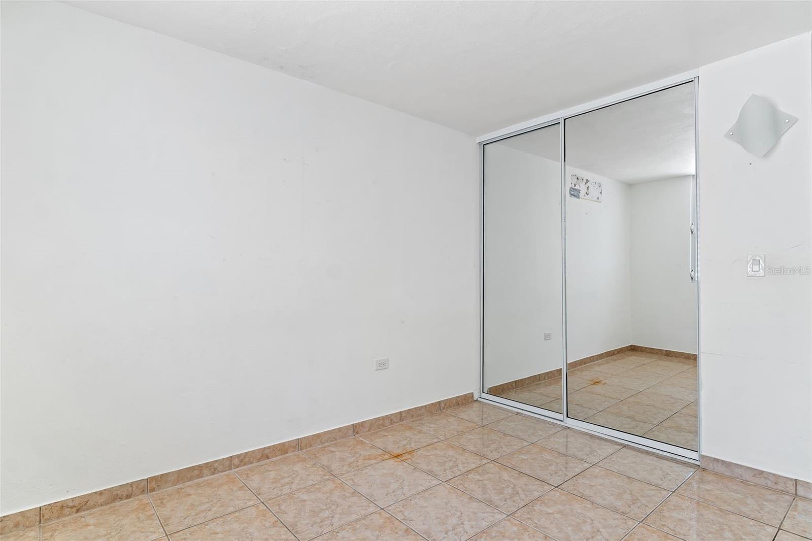 Almendro LOS COLOBOS PARK #AA27