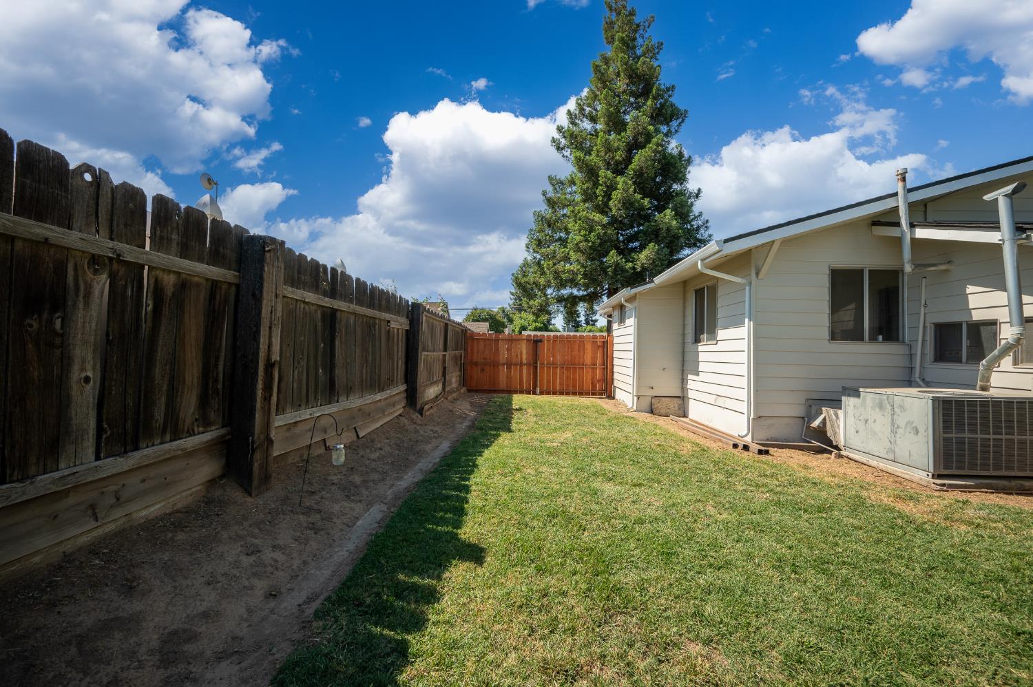 13137 Bentley Street