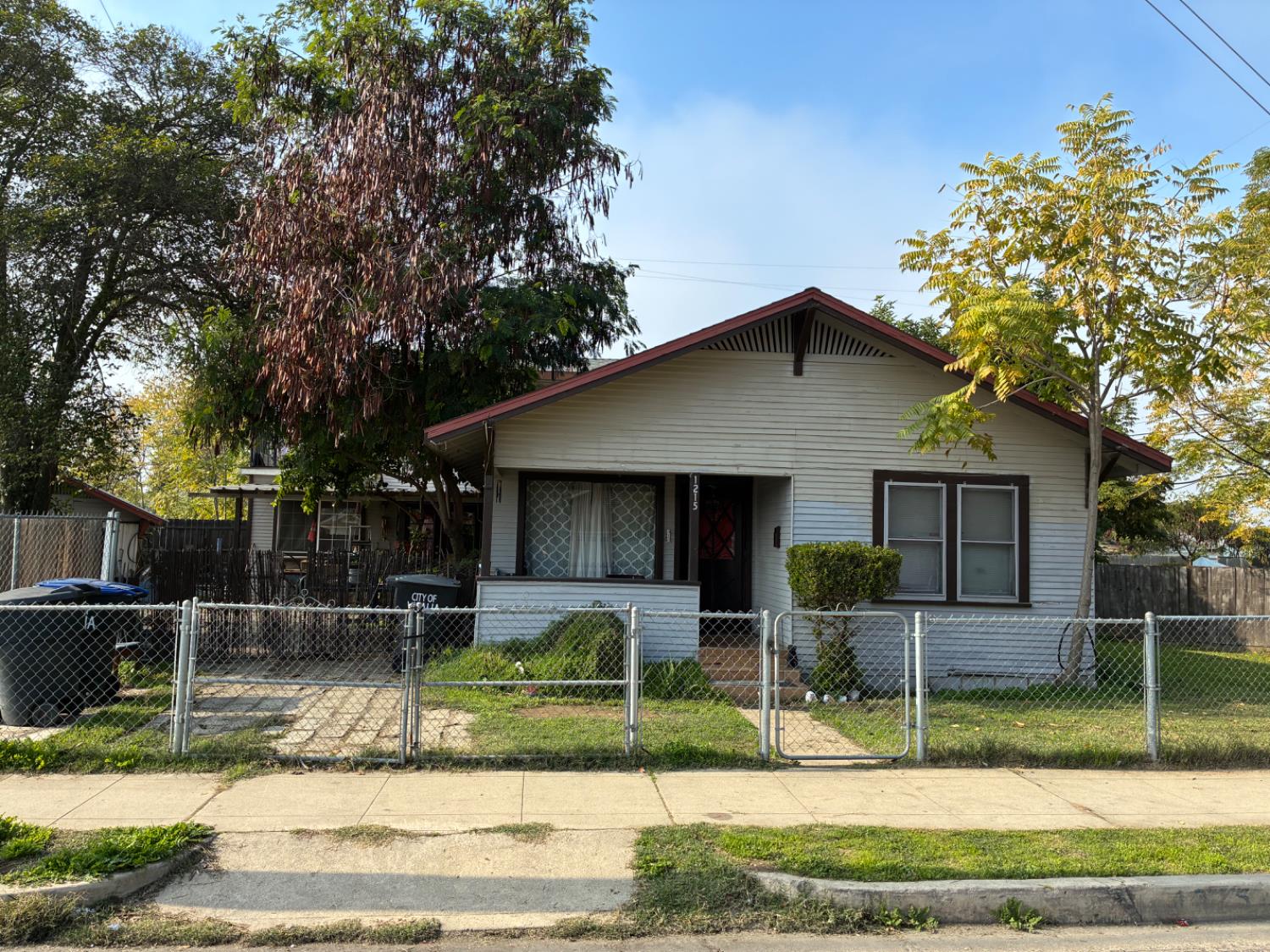 1215 N Court Street