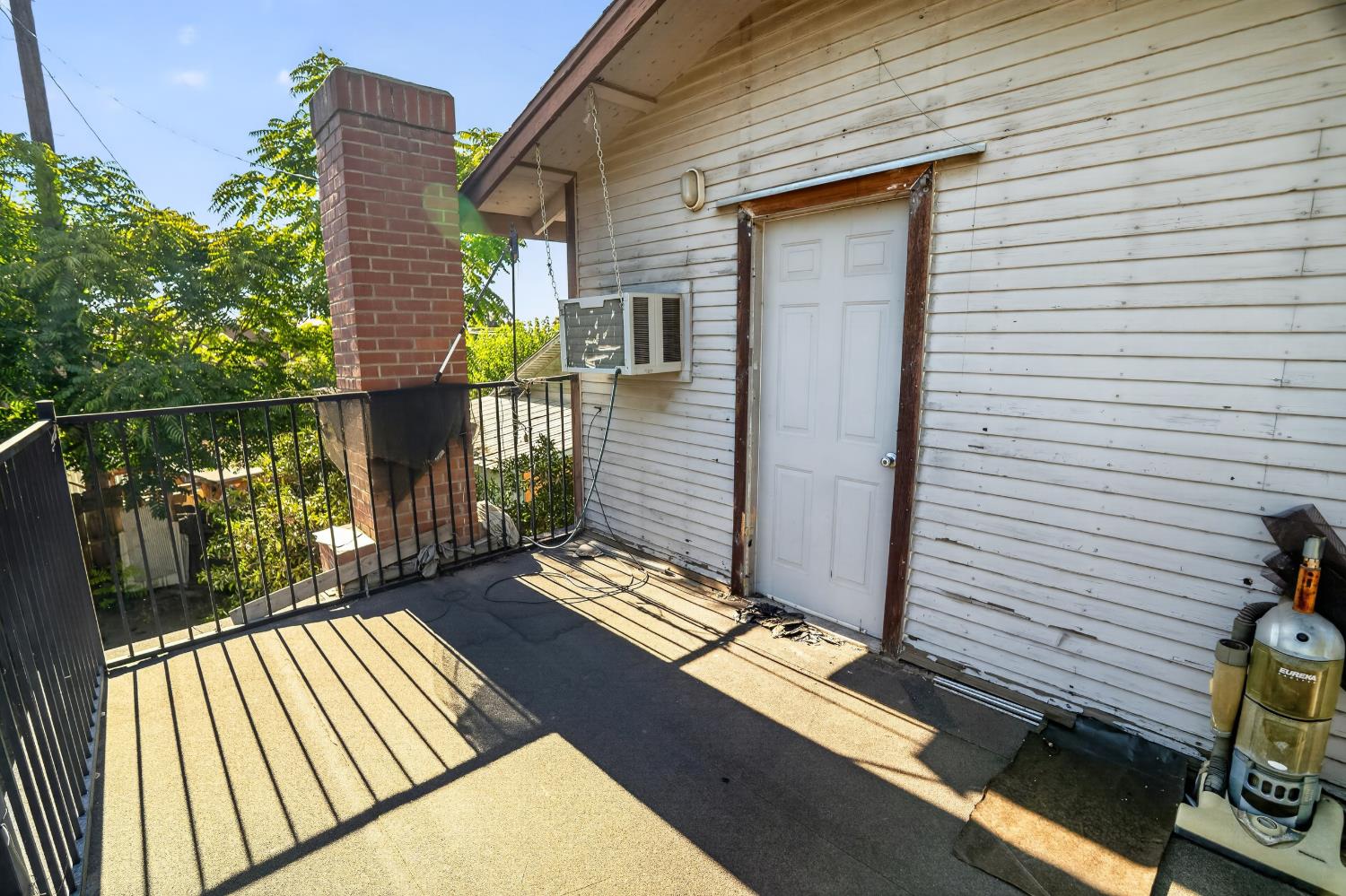 1215 N Court Street