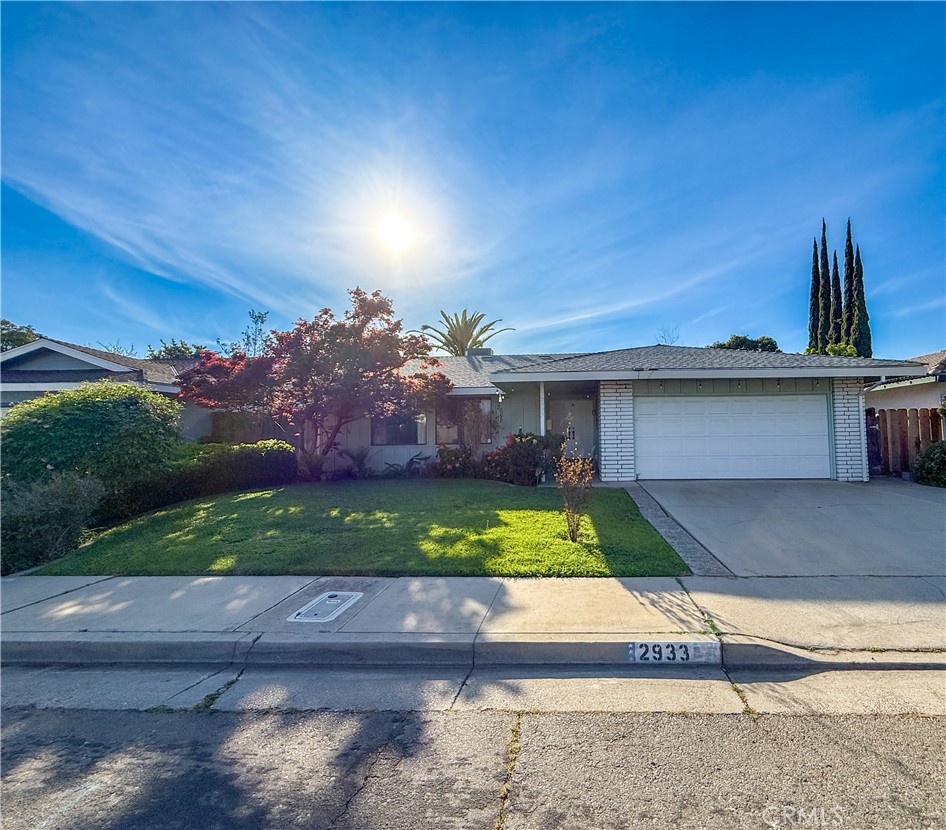 2933 Crestwood Court