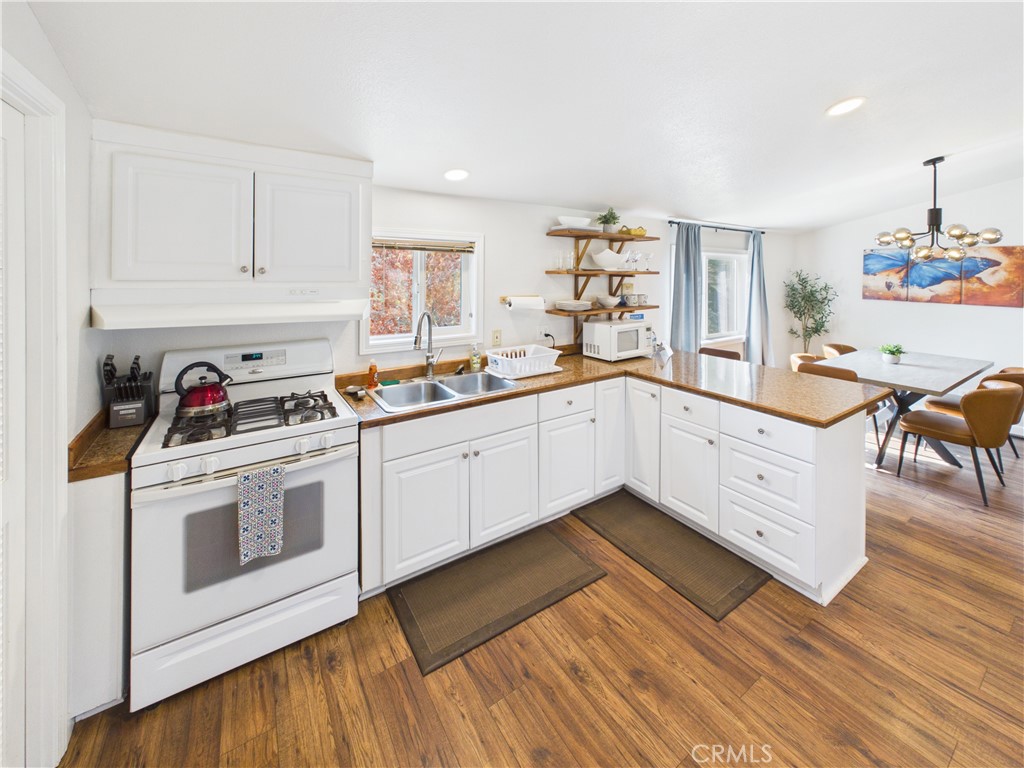 4583 & 4587 Ben Hur