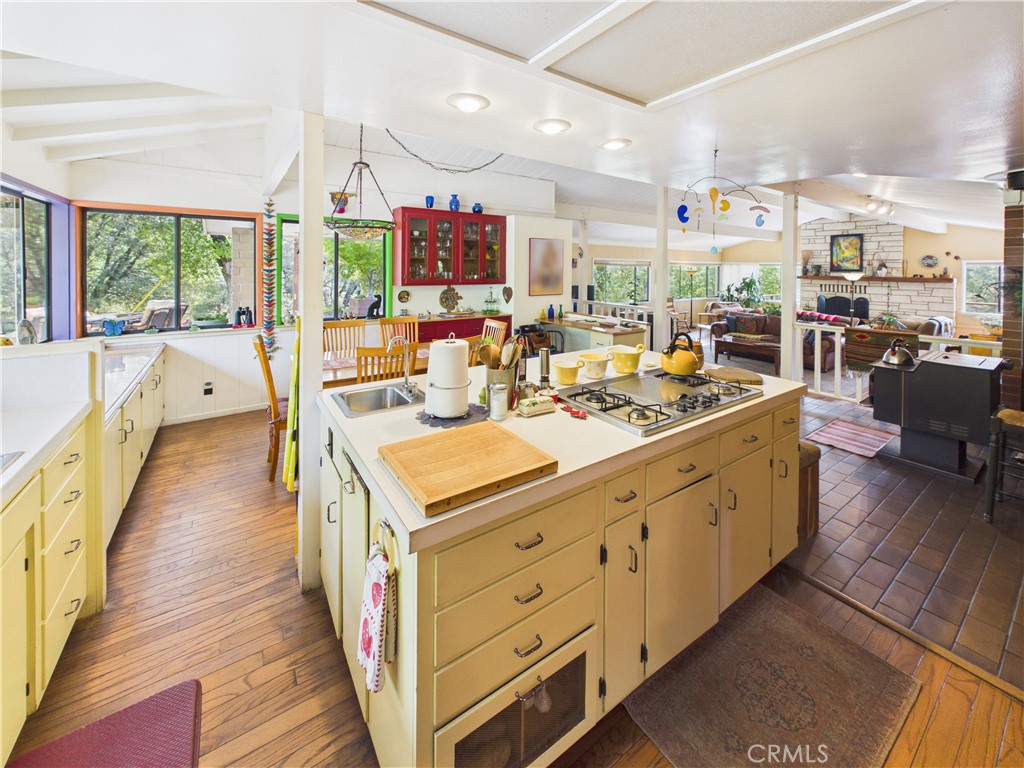 6650 Feliciana Mountain