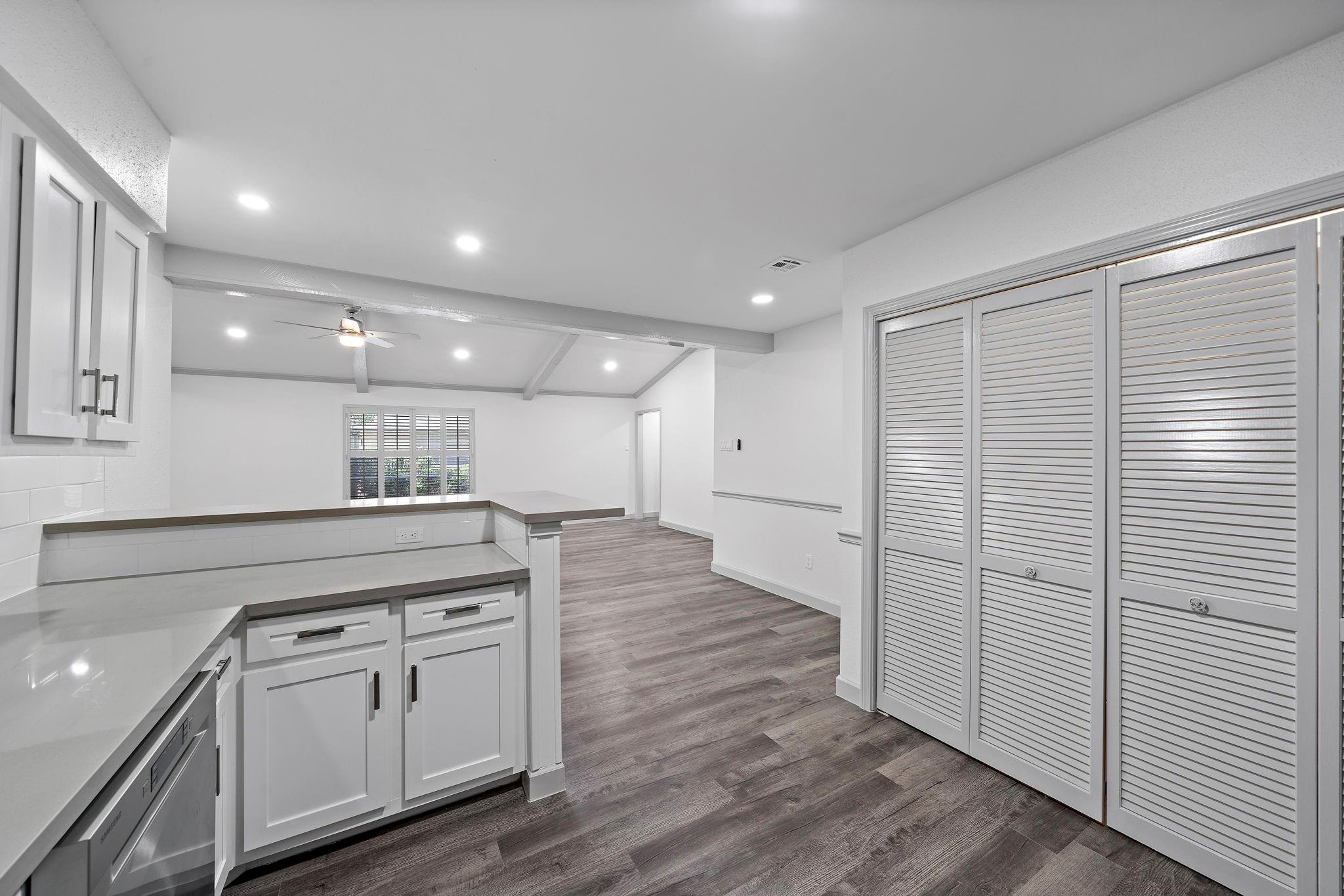 1714 Huge Oaks Street