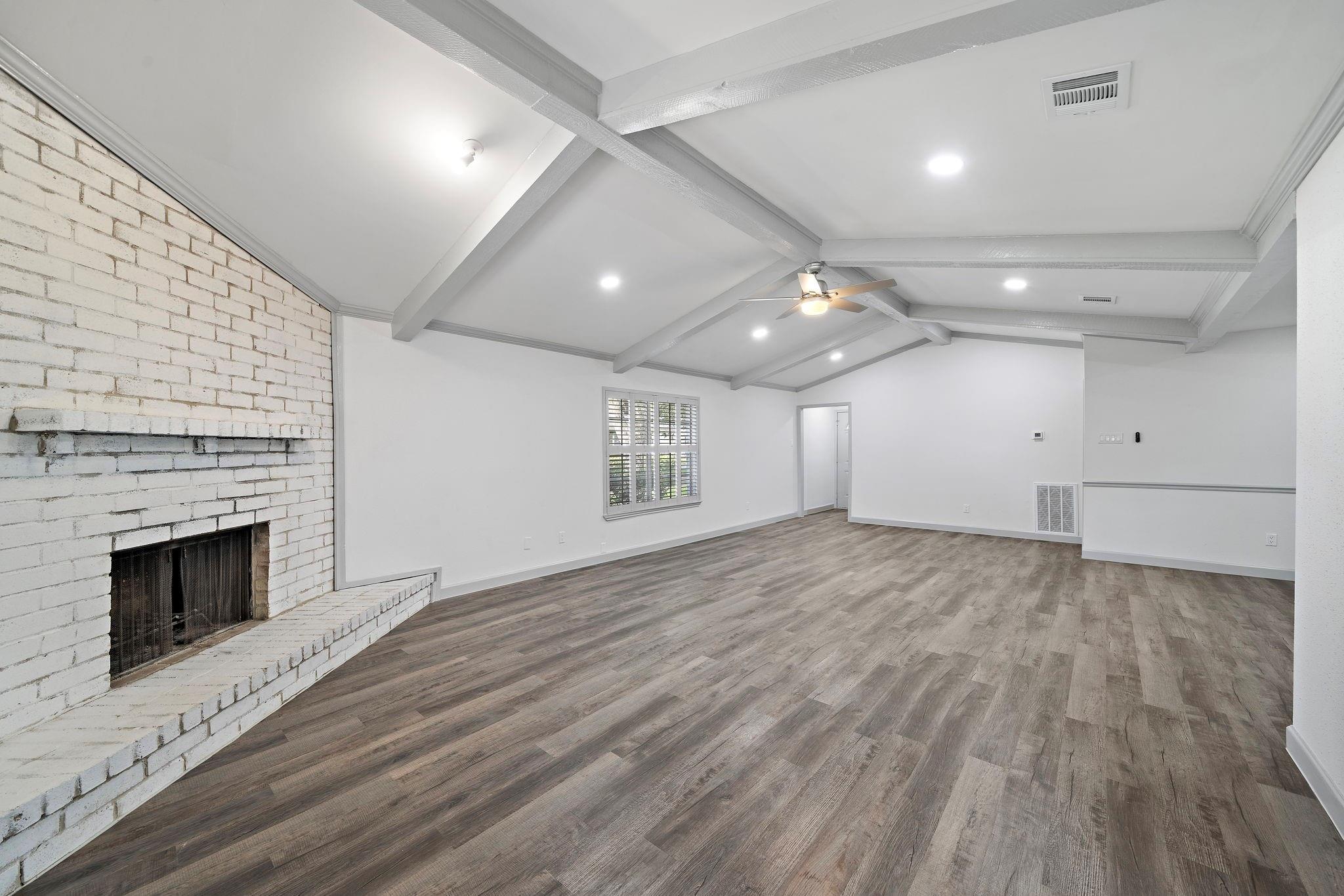 1714 Huge Oaks Street