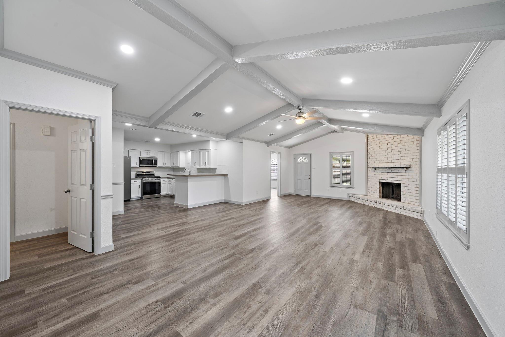 1714 Huge Oaks Street