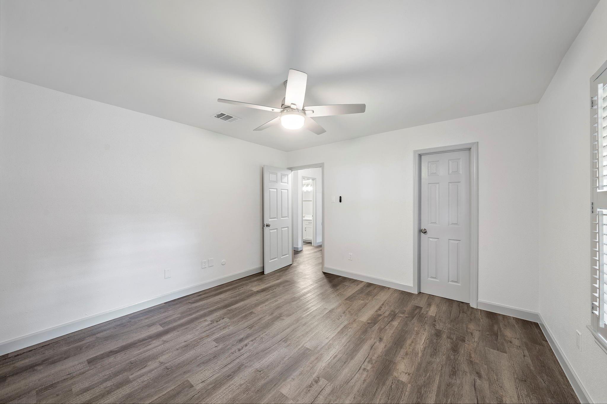 1714 Huge Oaks Street