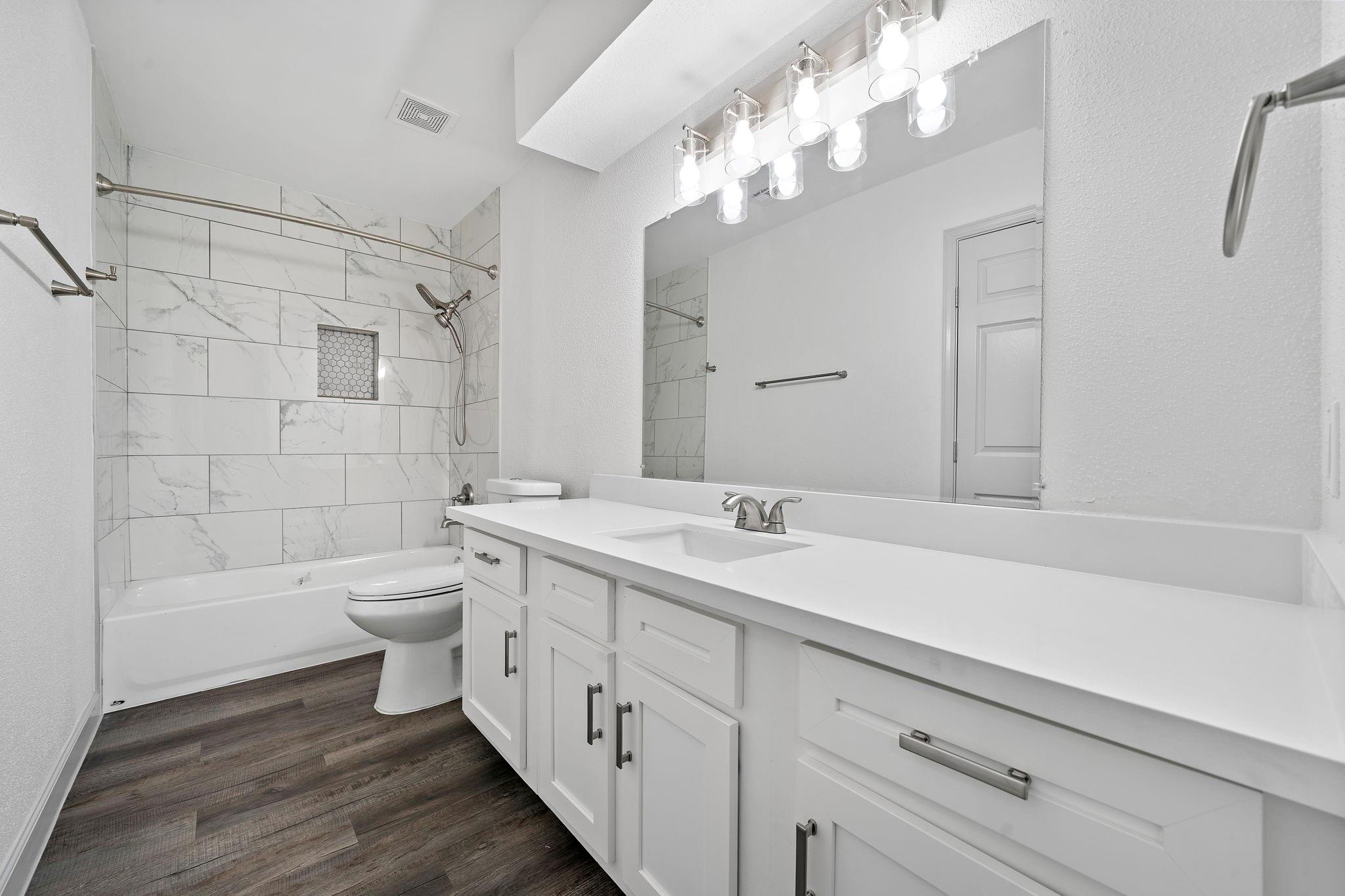 1714 Huge Oaks Street