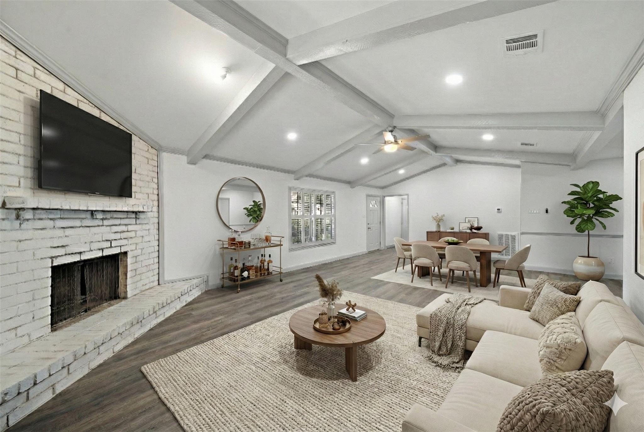 1714 Huge Oaks Street