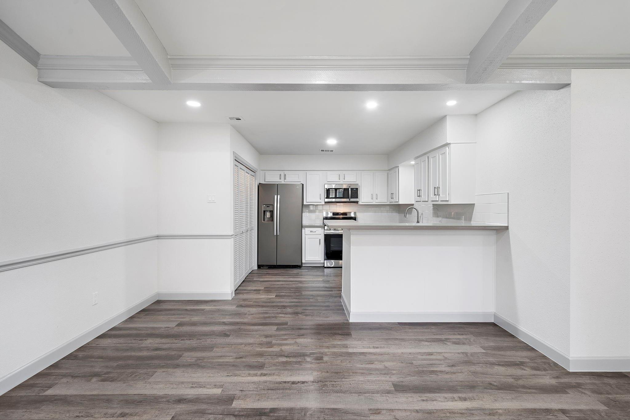 1714 Huge Oaks Street