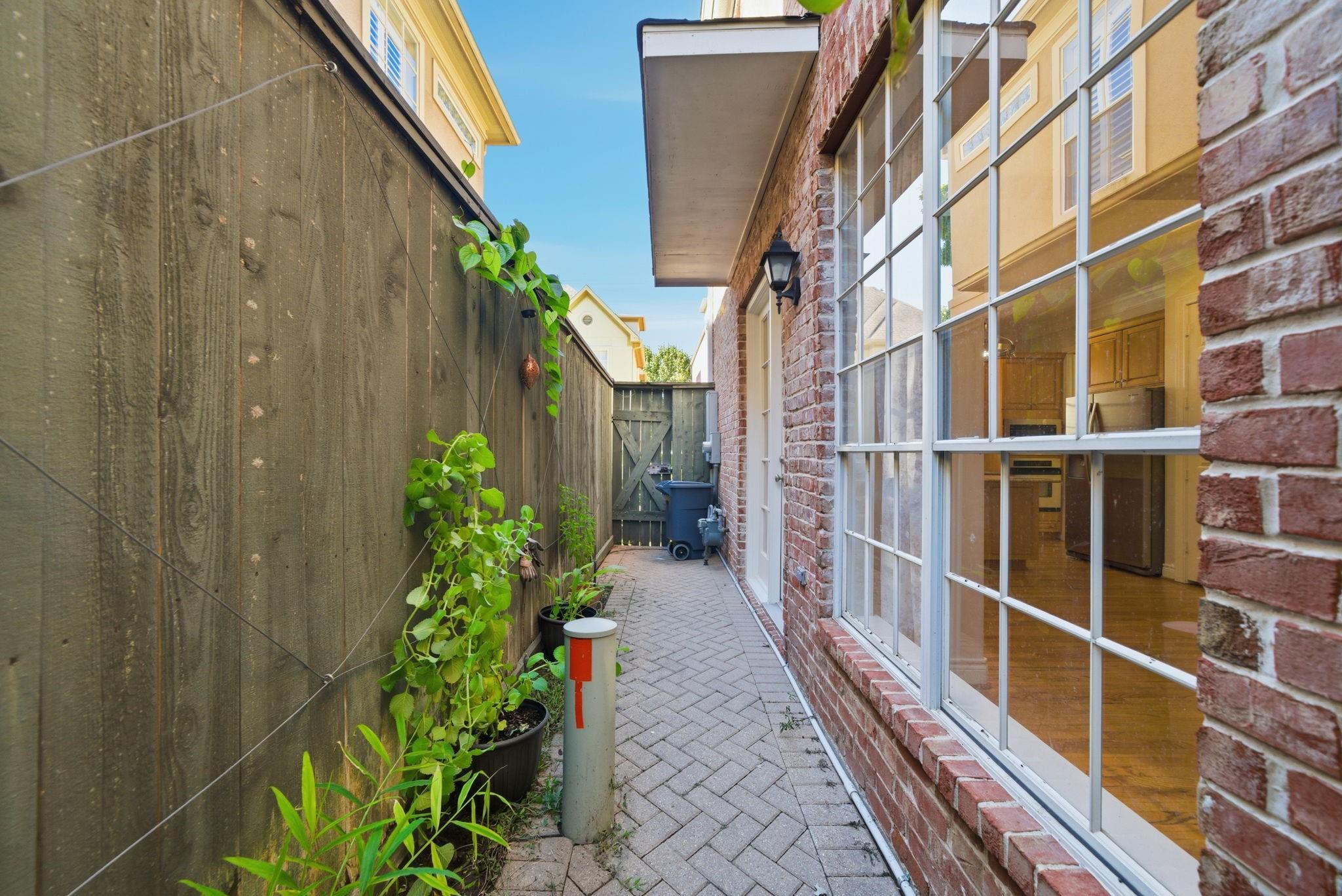 3243 N Pemberton Circle Drive