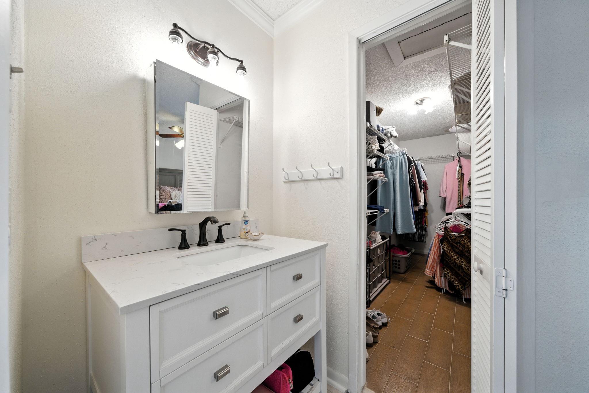 3919 Fairmont Parkway # 115