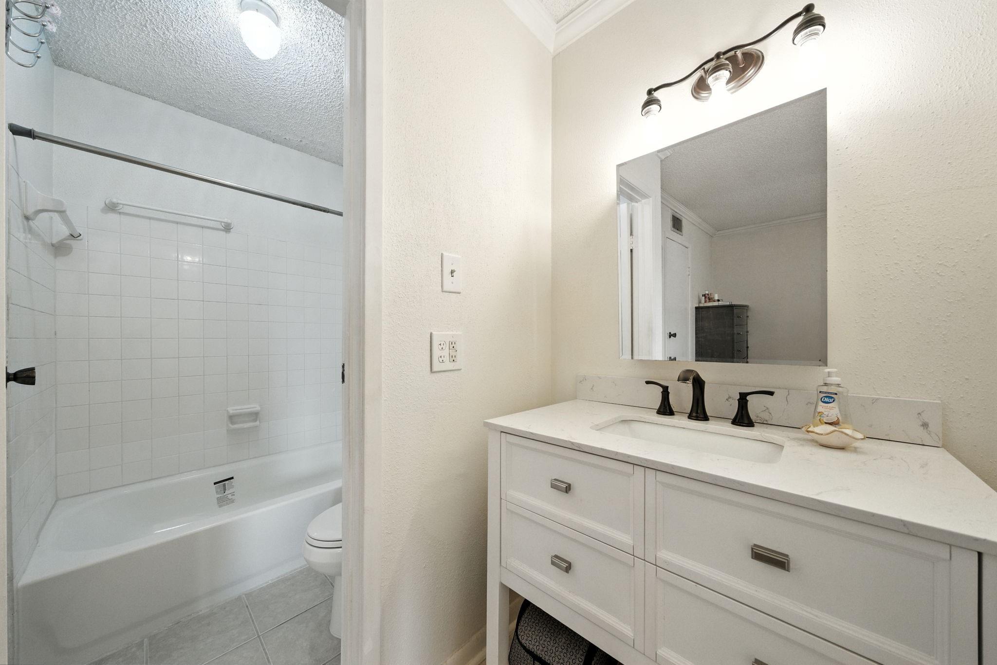 3919 Fairmont Parkway # 115