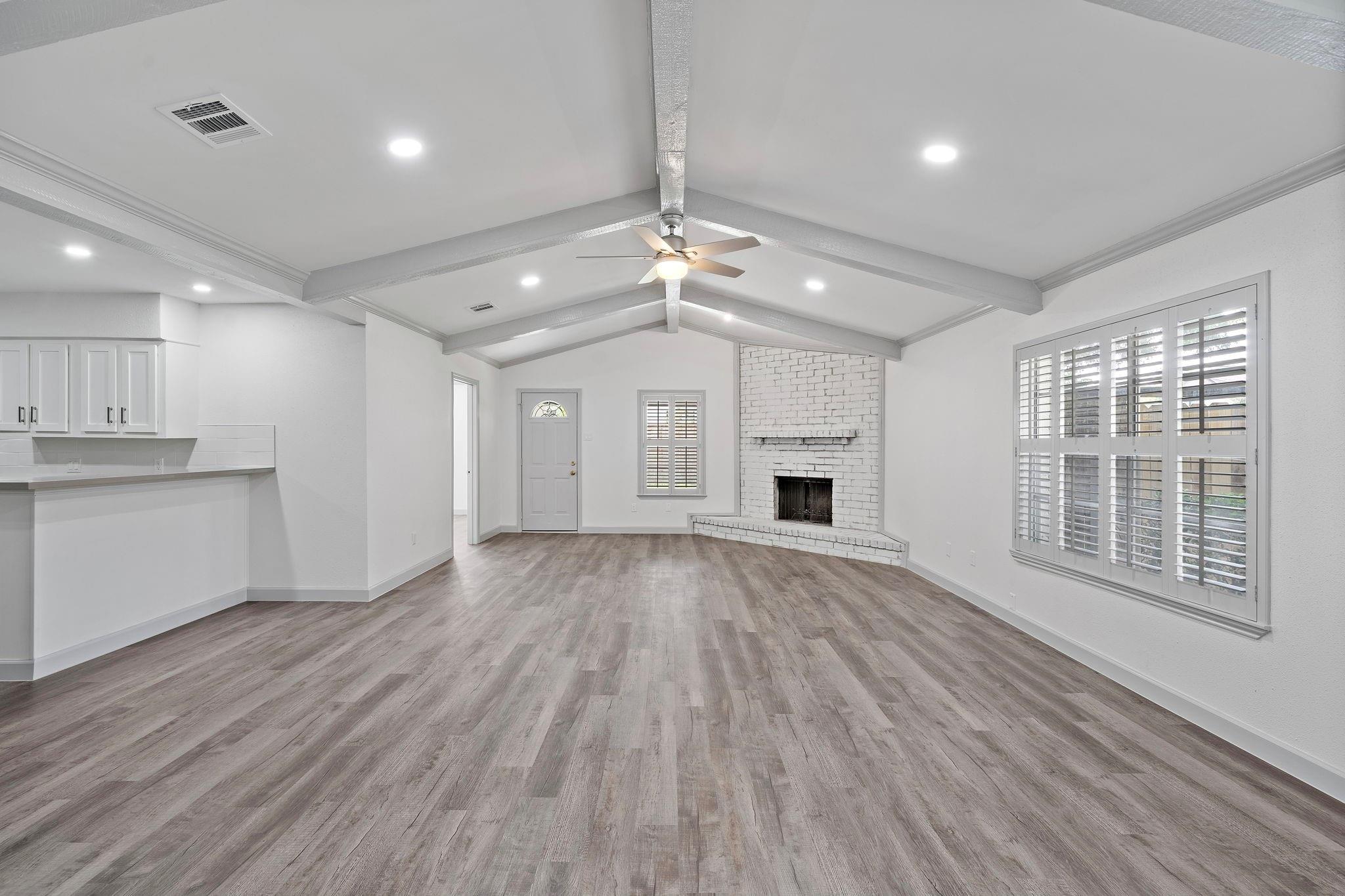 1714 Huge Oaks Street