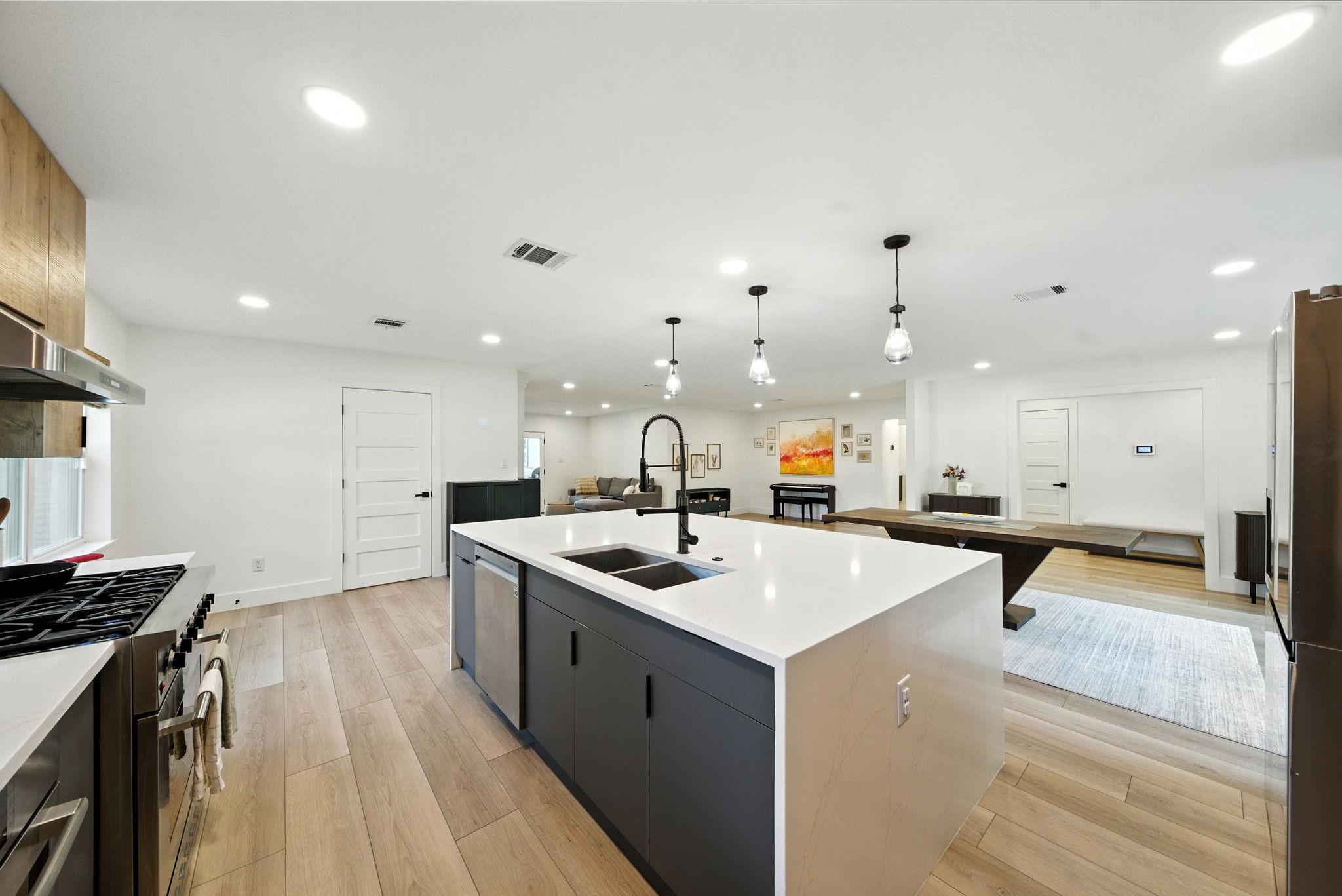 5438 Grape Street