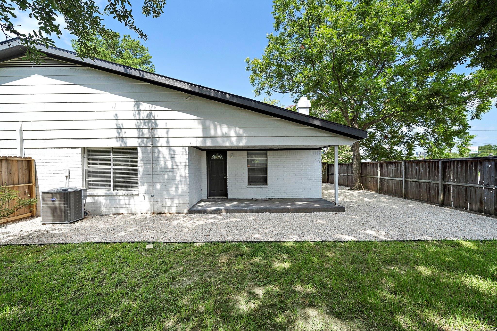 1716 Huge Oaks Street