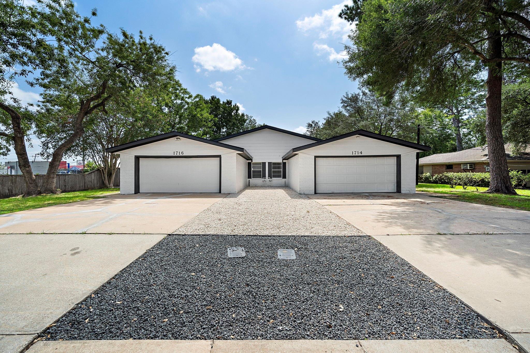 1716 Huge Oaks Street