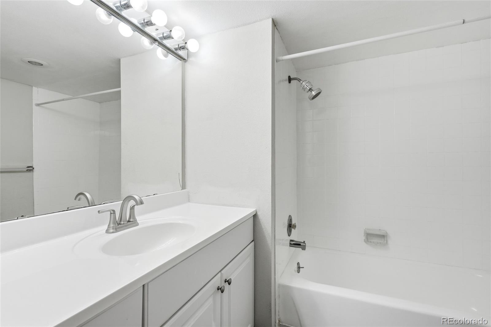 532 Oakwood Drive Unit: D105