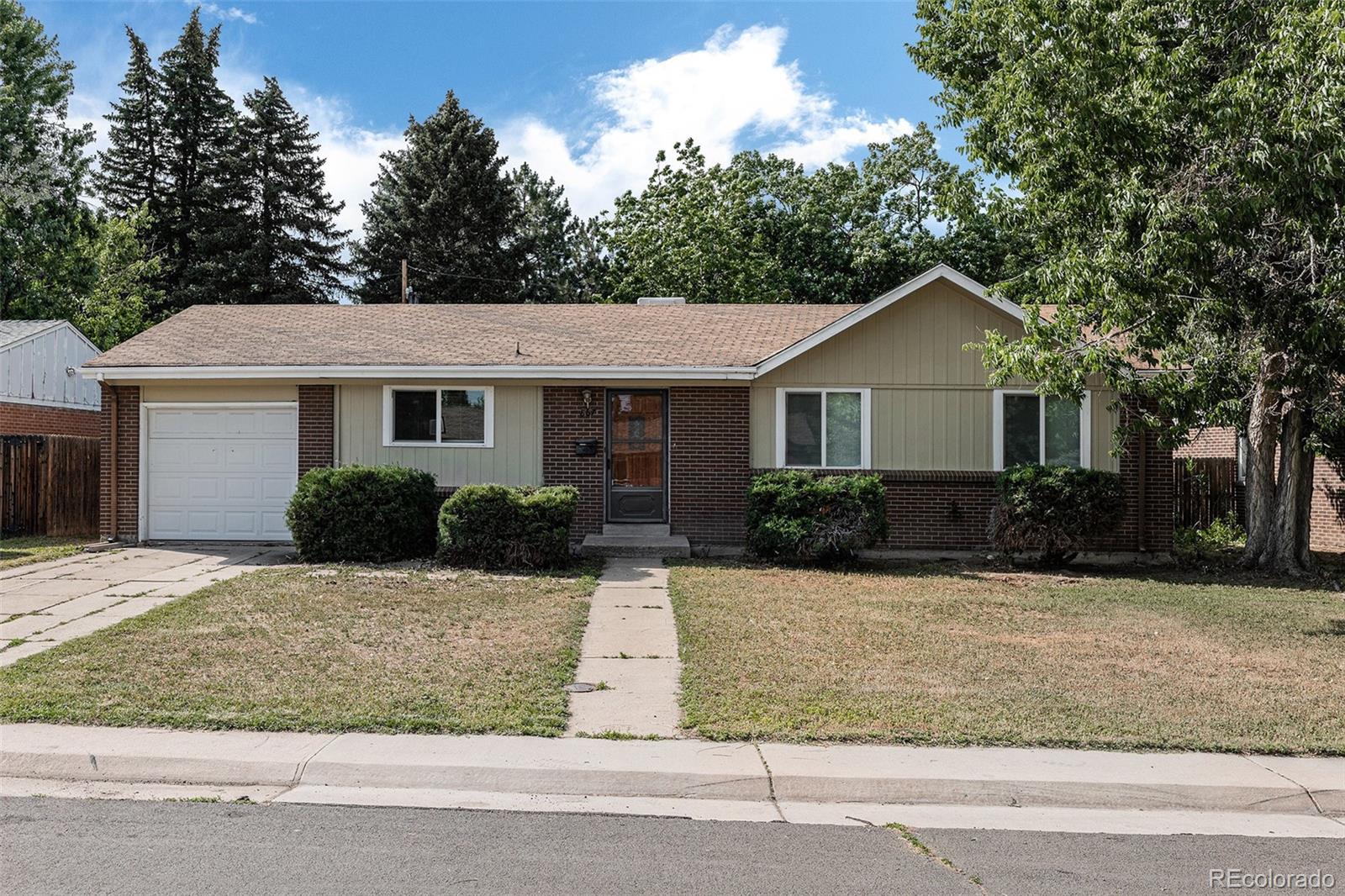 867 S Grape Street