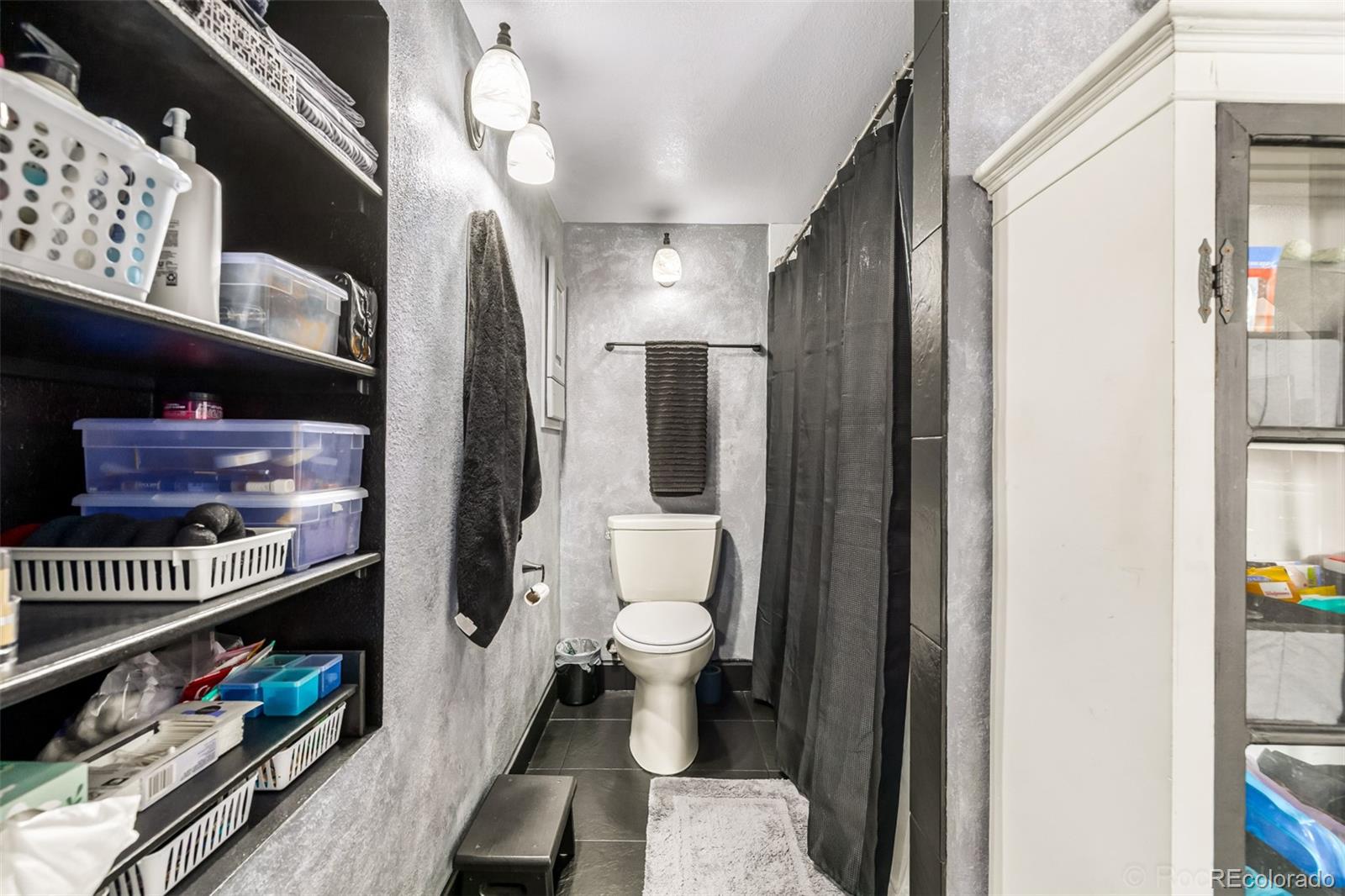 2083 E 97th Place