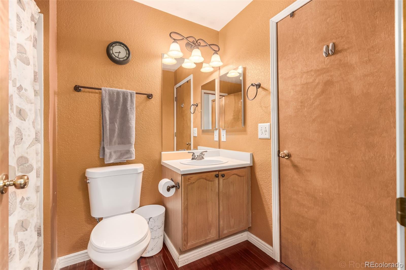 2083 E 97th Place