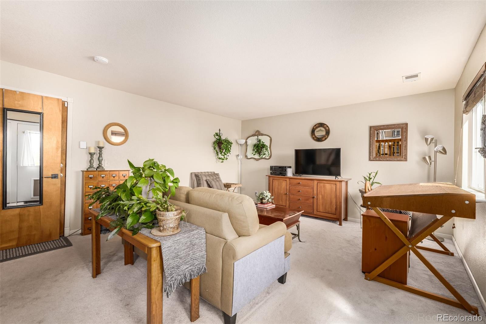 2083 E 97th Place