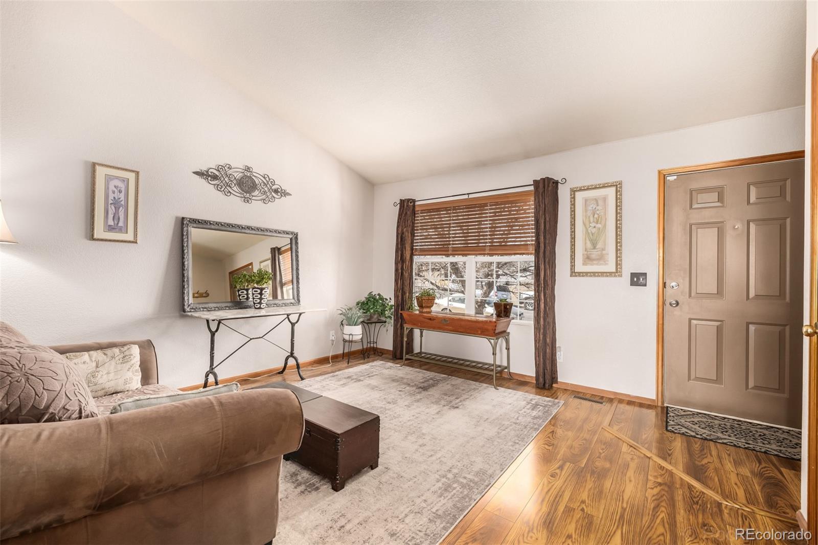2083 E 97th Place