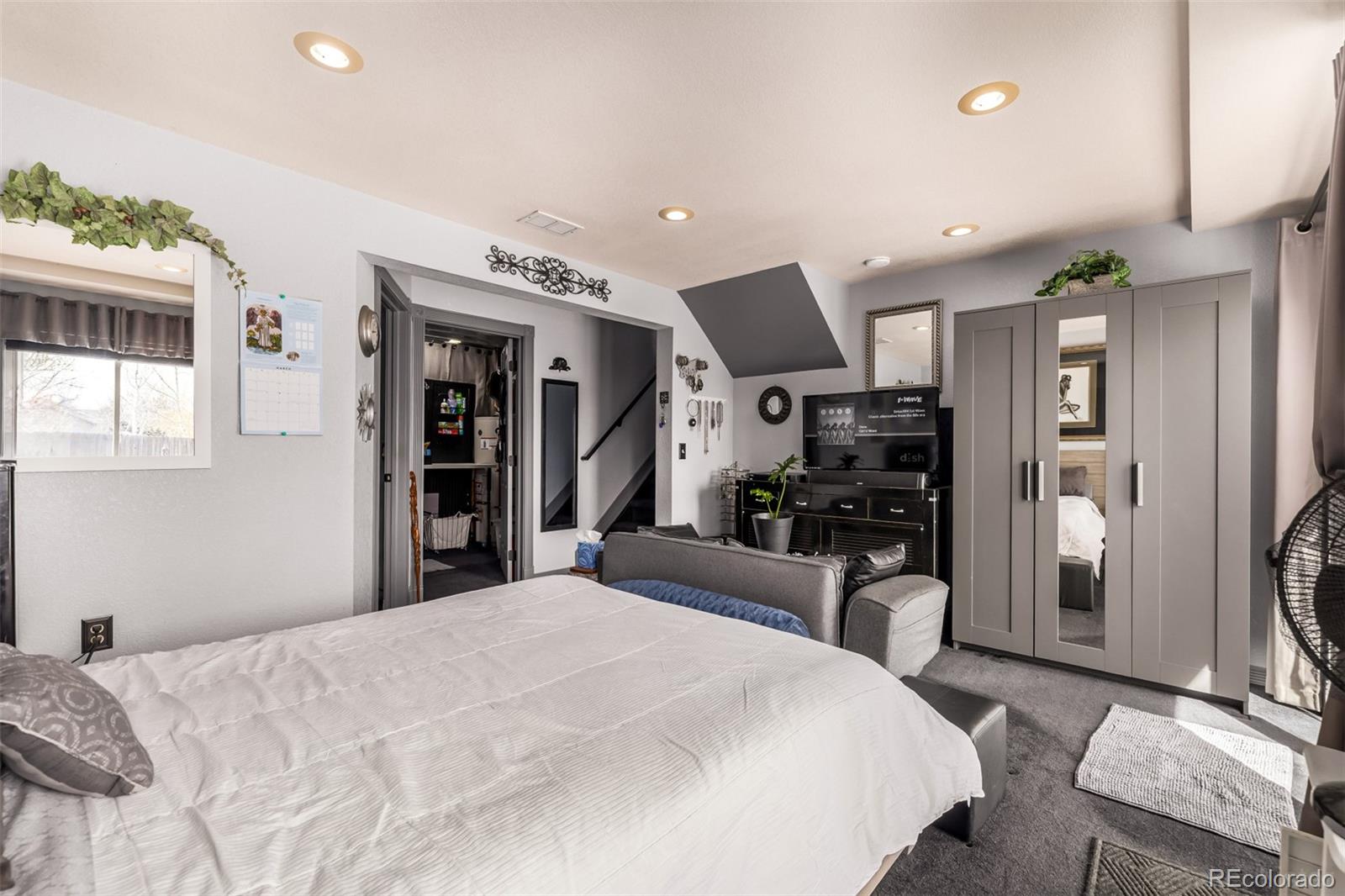 2083 E 97th Place