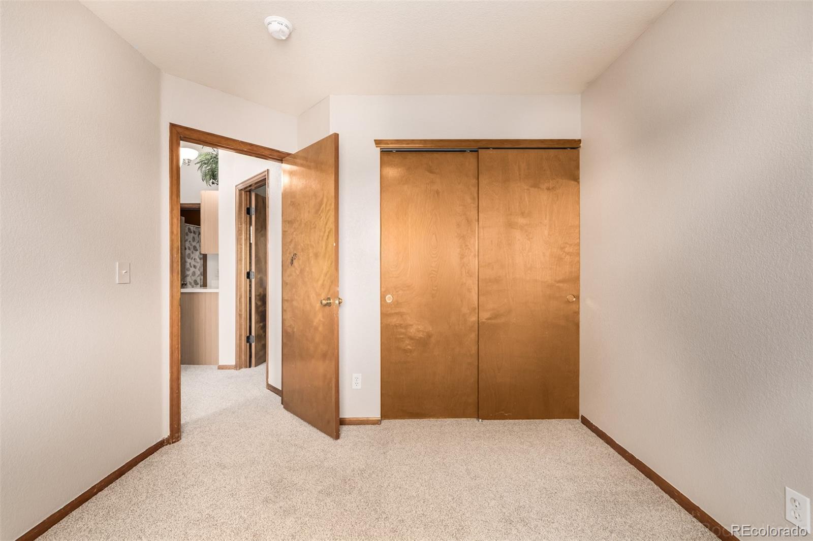 2083 E 97th Place