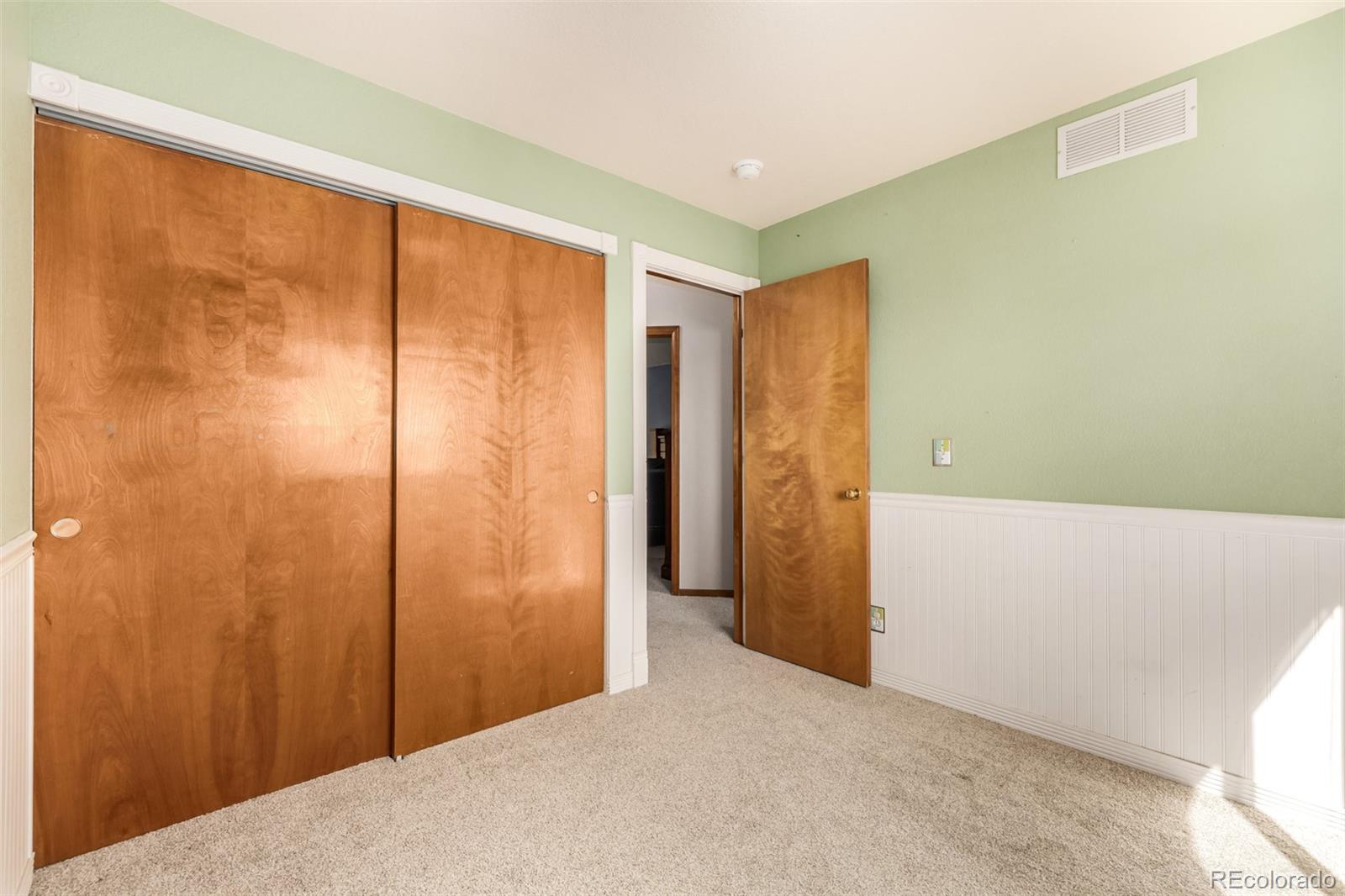 2083 E 97th Place