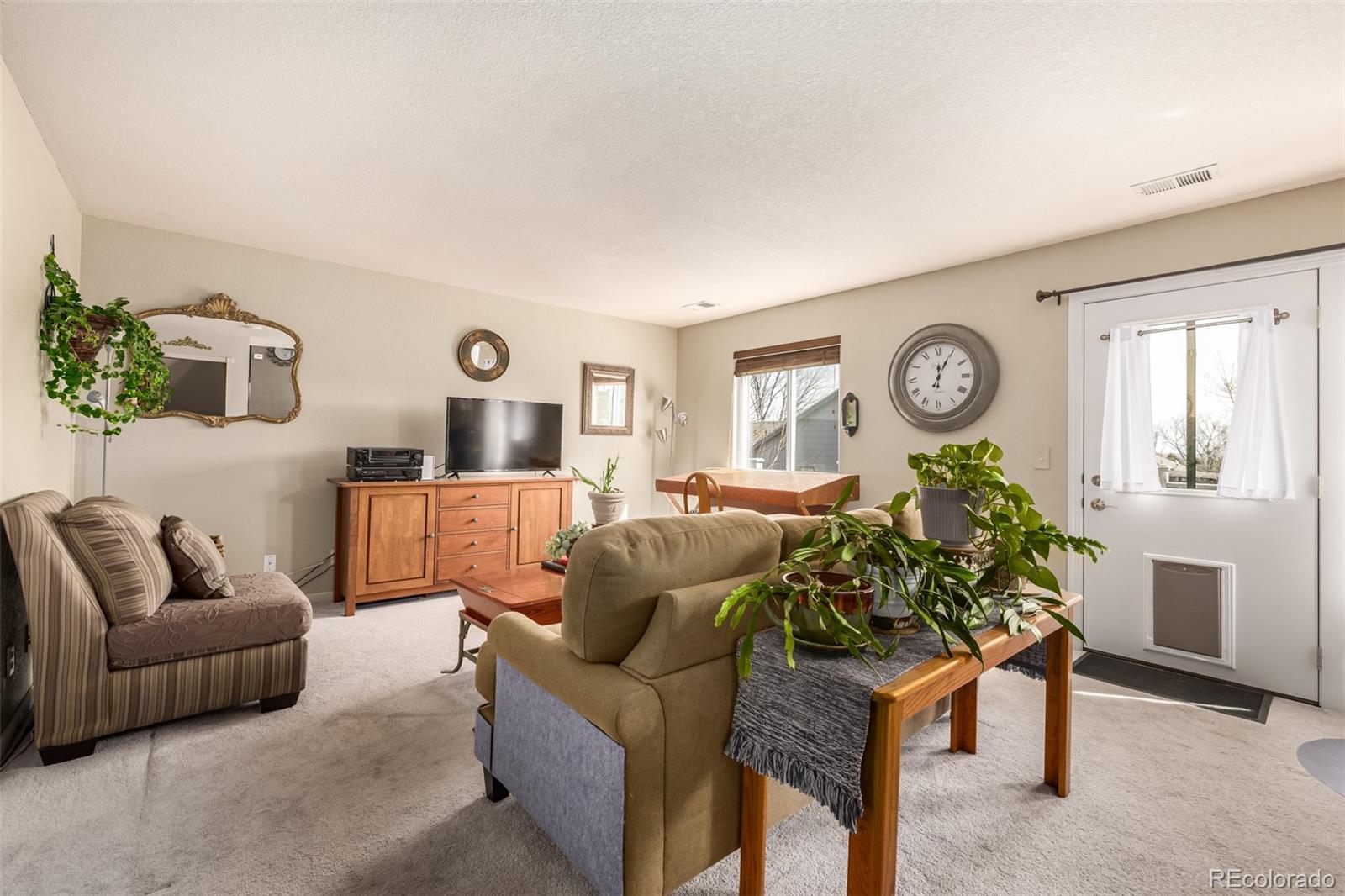 2083 E 97th Place