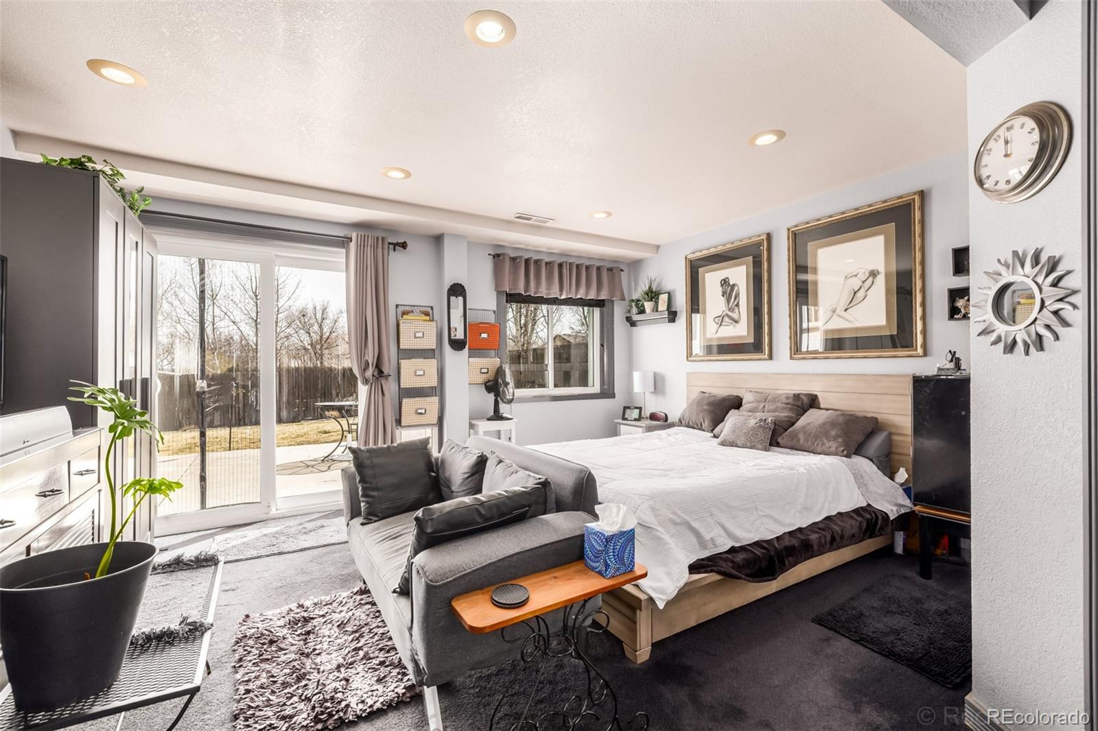 2083 E 97th Place