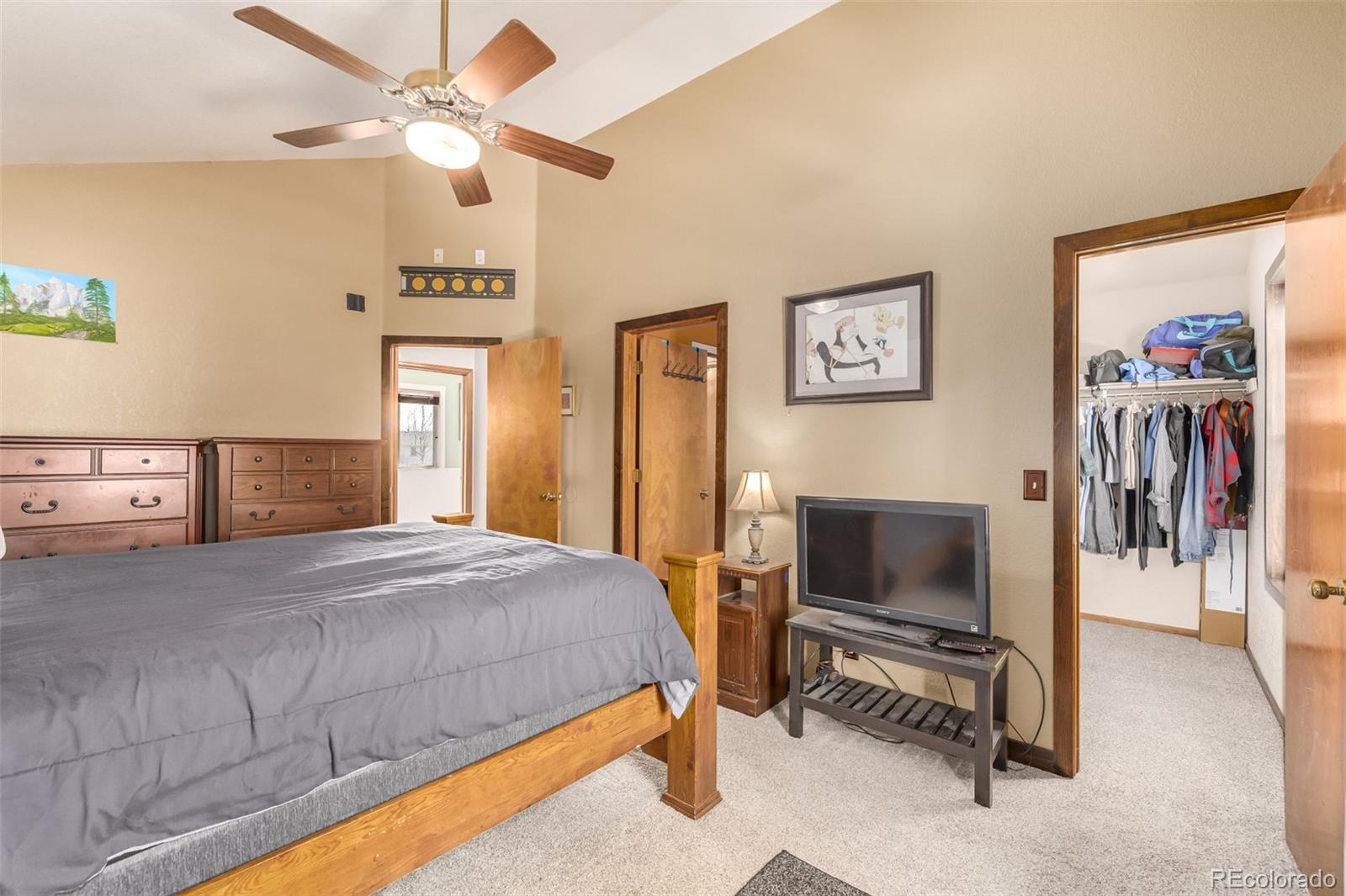 2083 E 97th Place
