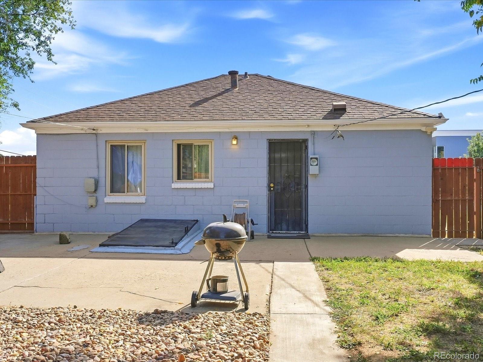 3445 Dahlia Street