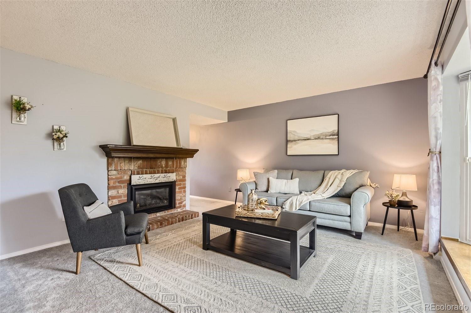 2433 E Fremont Court