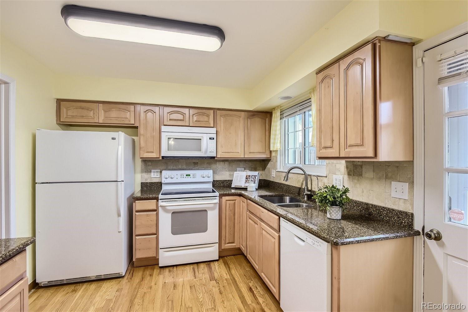 2433 E Fremont Court