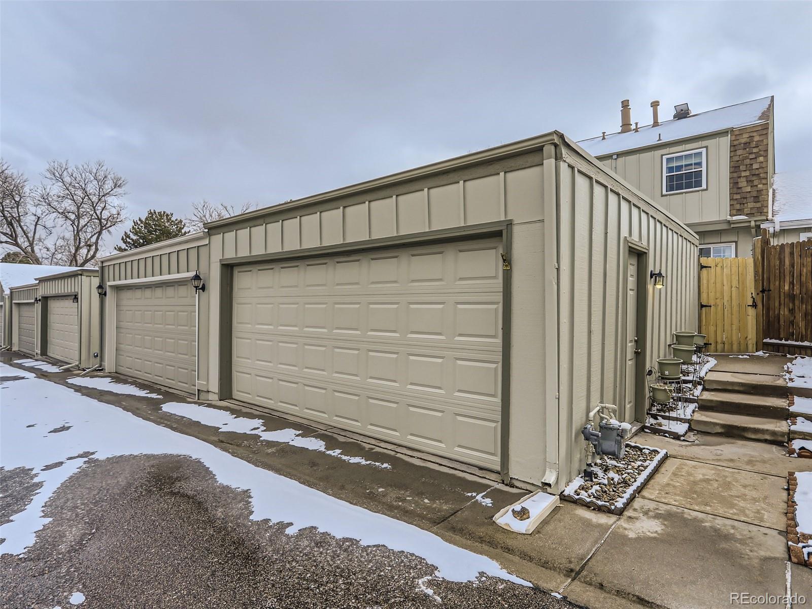 2433 E Fremont Court