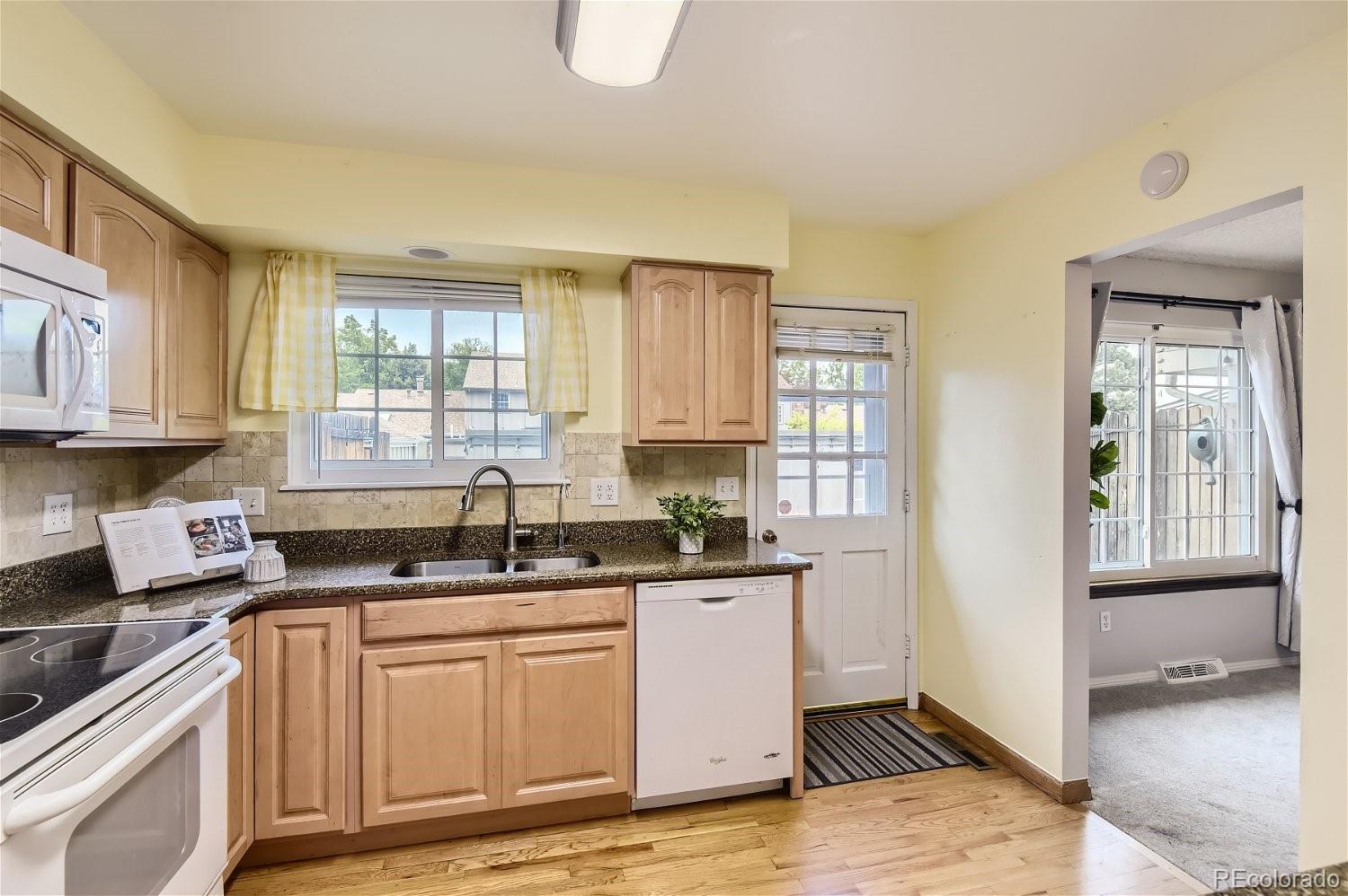 2433 E Fremont Court