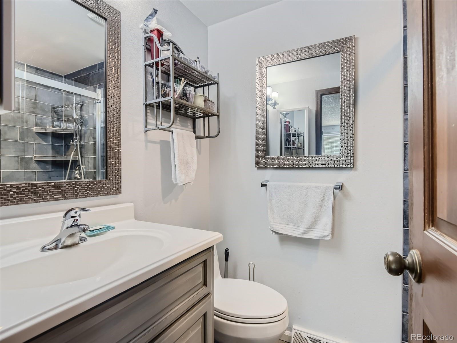 2433 E Fremont Court