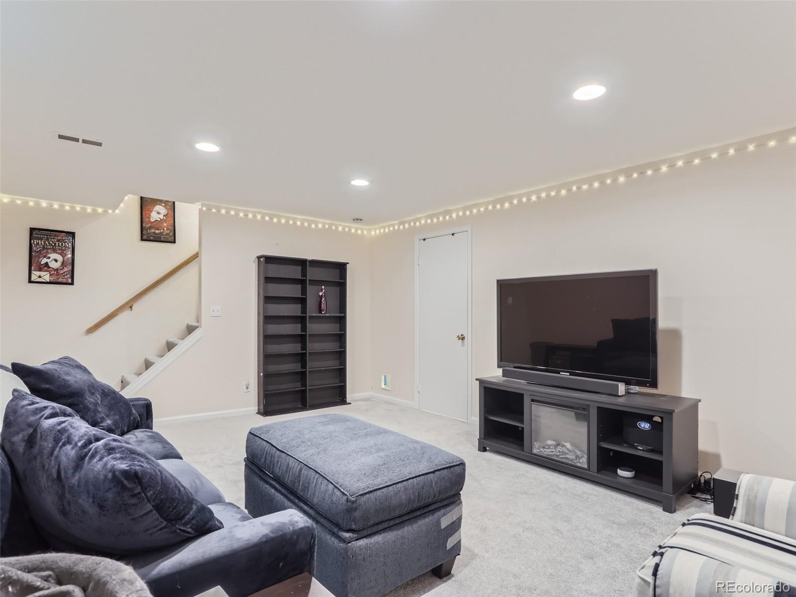 2433 E Fremont Court