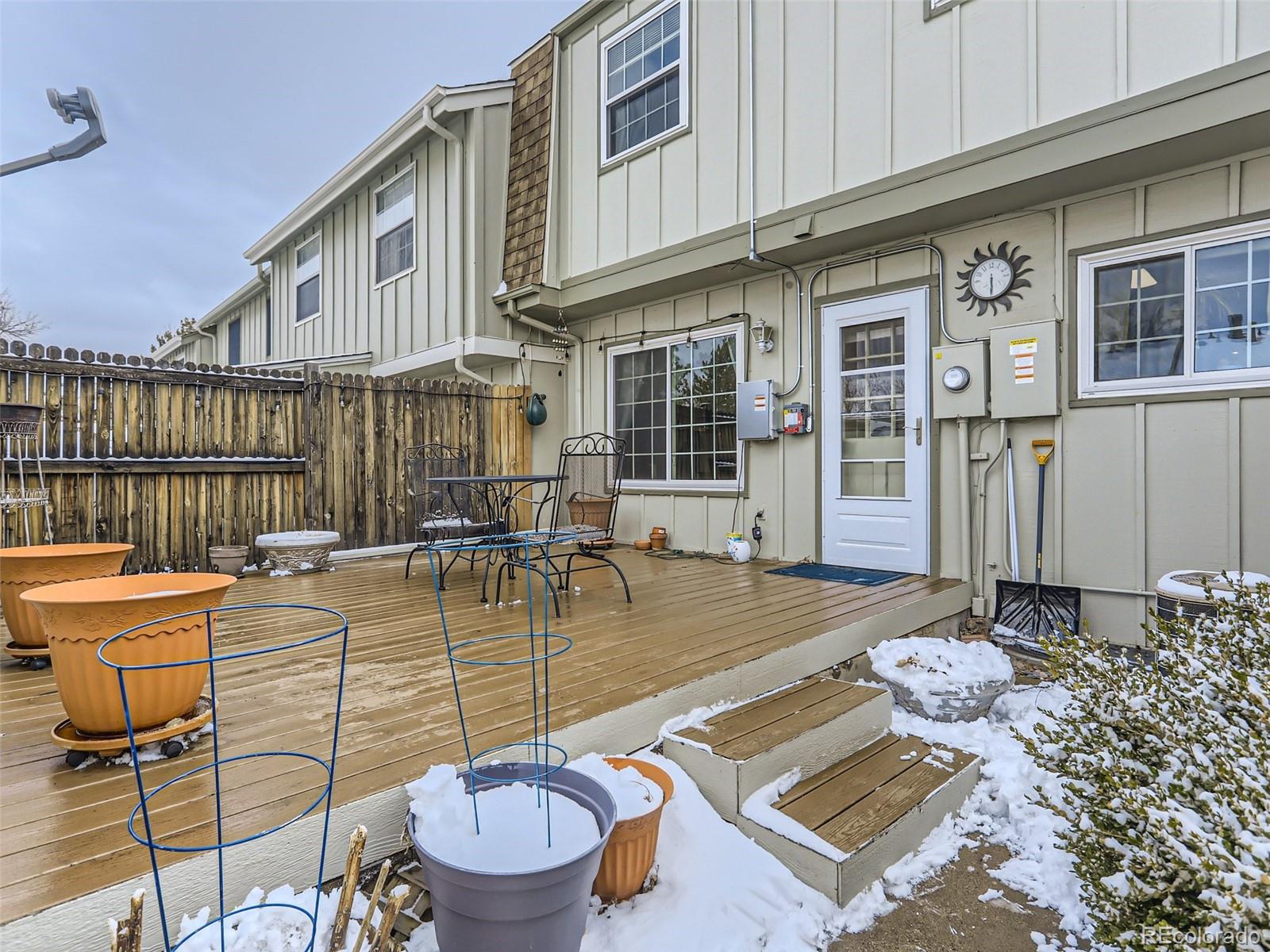 2433 E Fremont Court