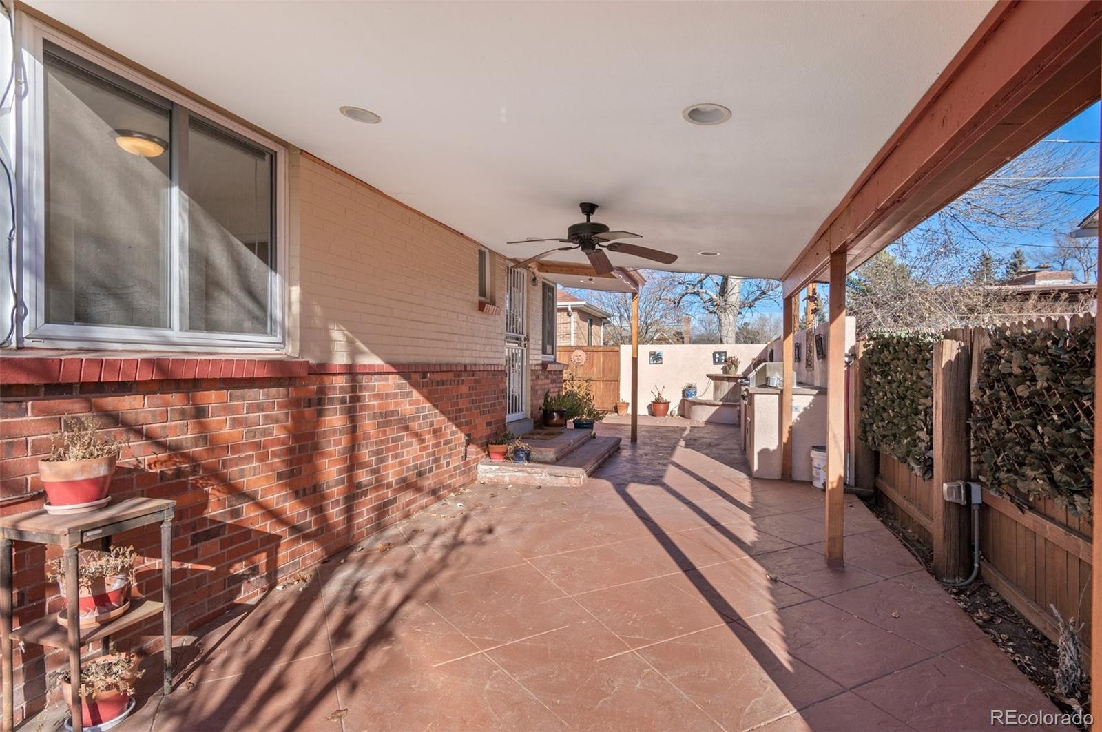 4215 W Byron Place