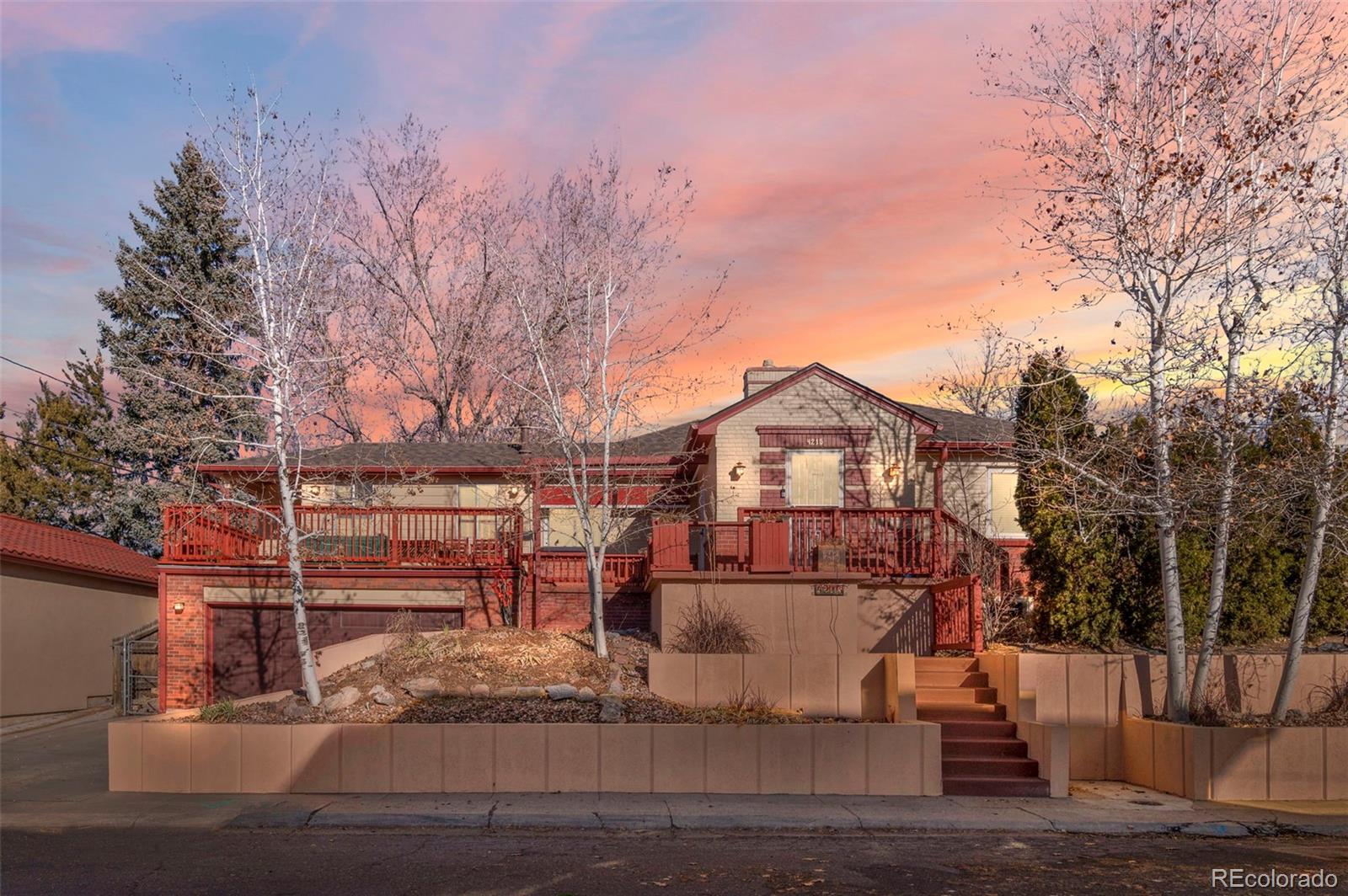 4215 W Byron Place