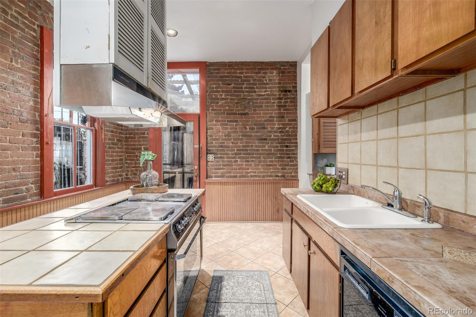 71 W Archer Place